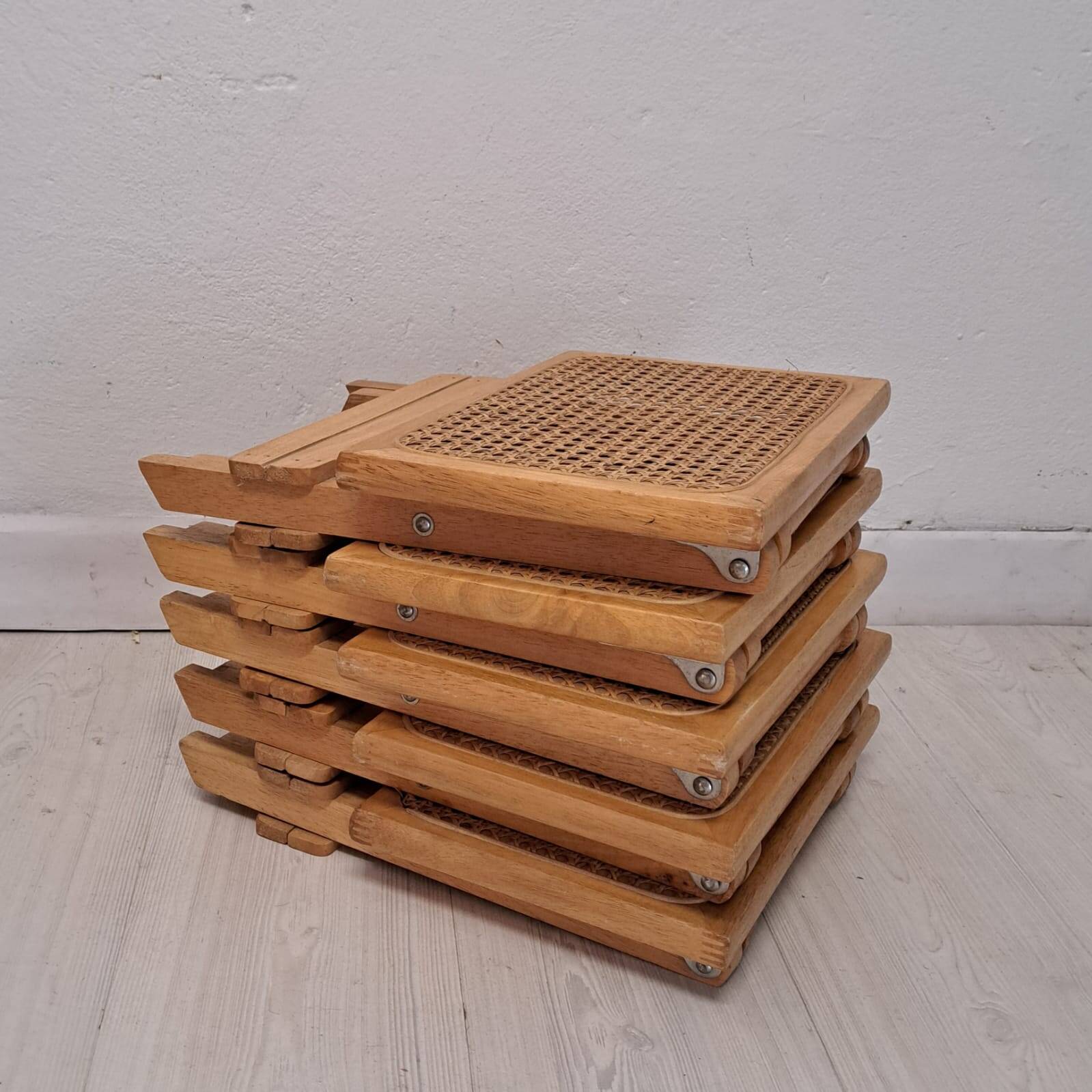 Cinq tabourets viennois vintage en paille