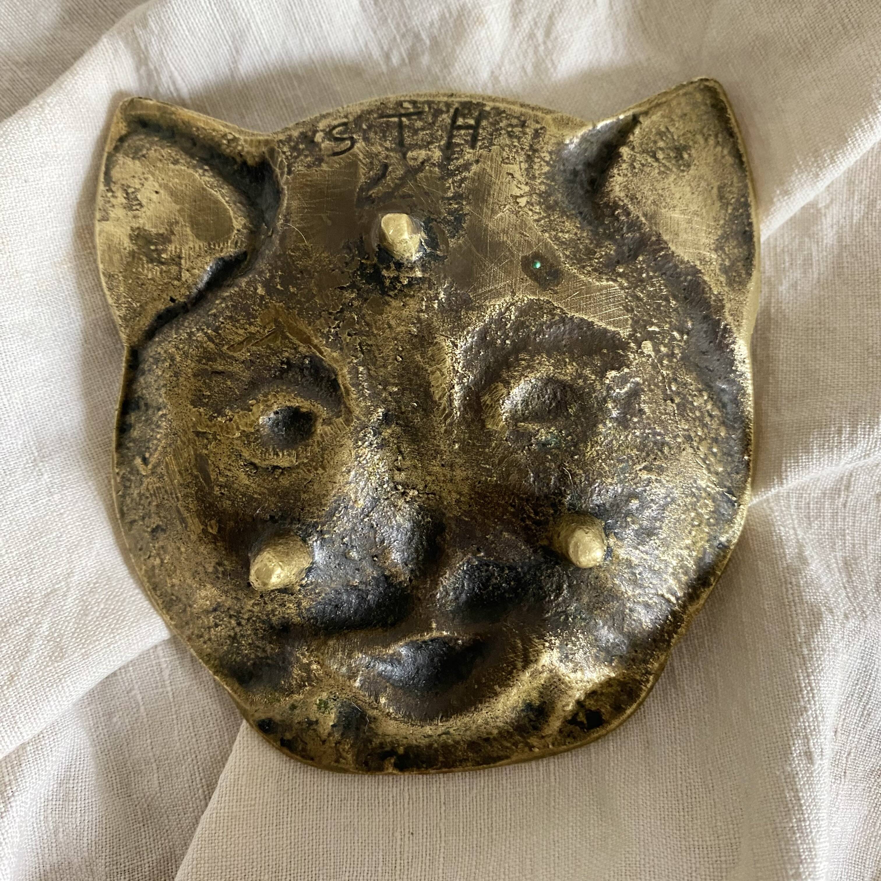 Ashtray, cat pocket emptier in gilded brass