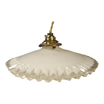 Opaline suspension