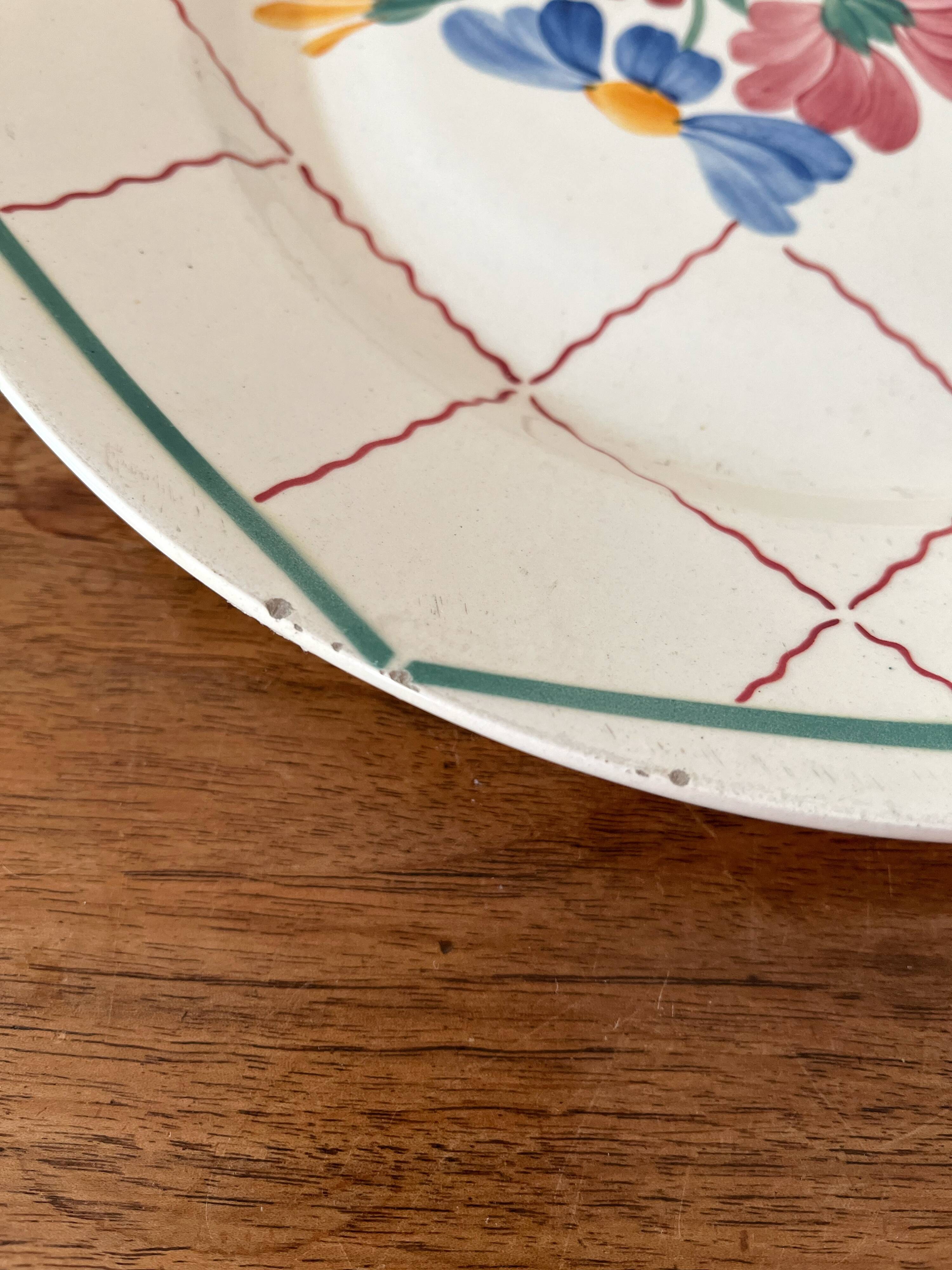 Round earthenware dish from Grasse, HBCM (Hippolyte Boulenger, Creil Montereau)