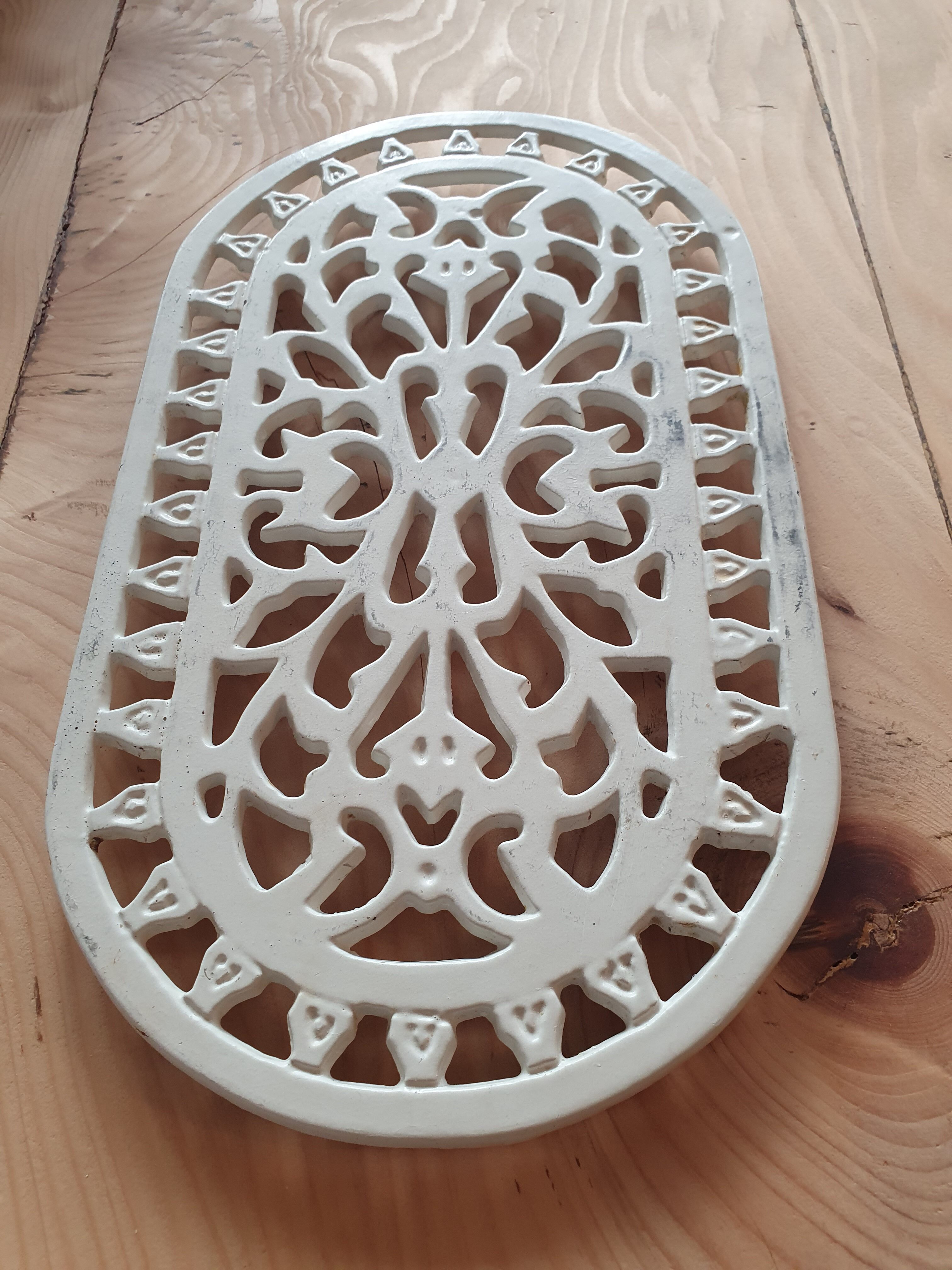 Dessous de plat en fonte