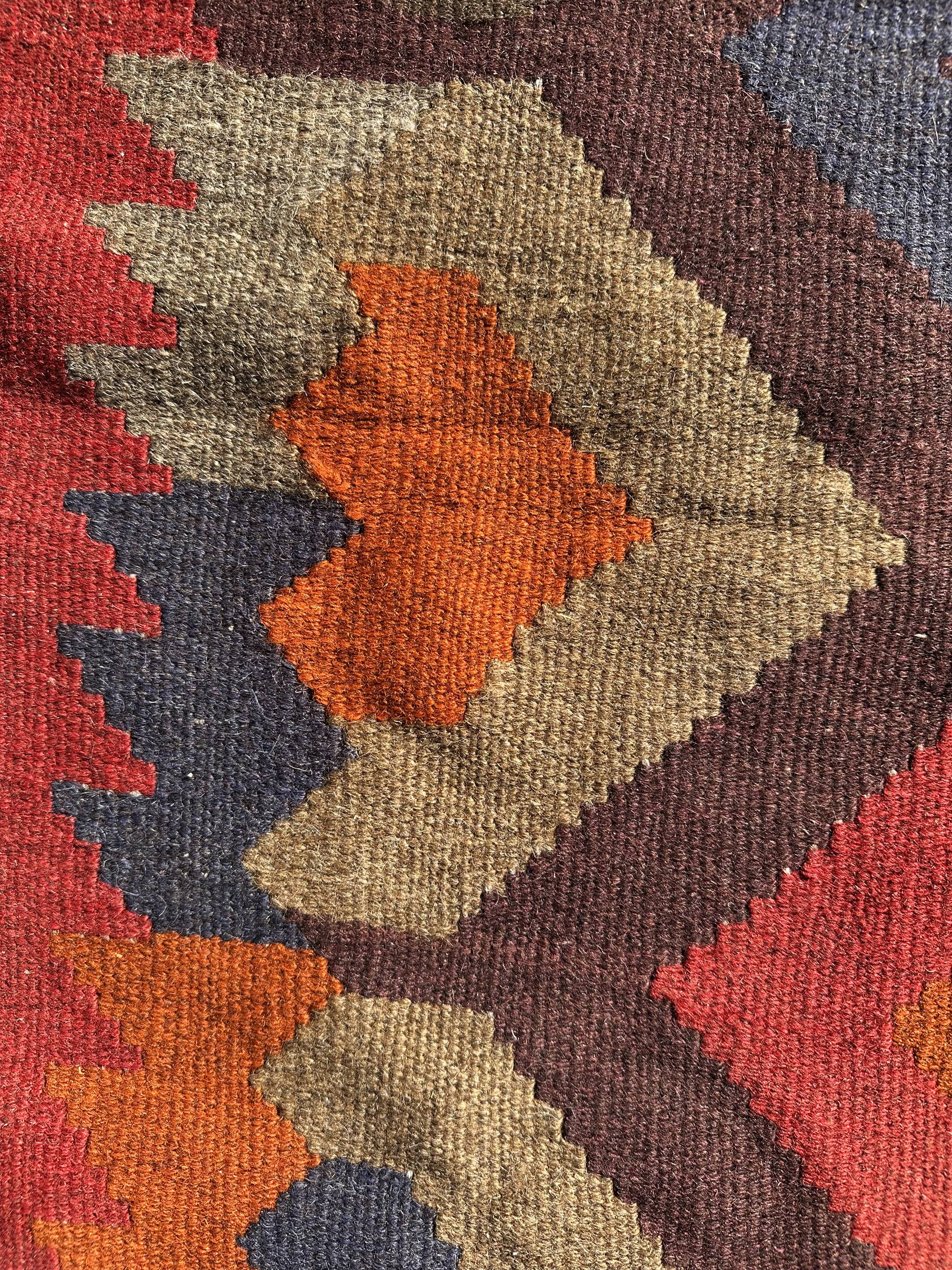 Multicoloured artisanal kilim rug 200x156cm. Turkey, 1970s.