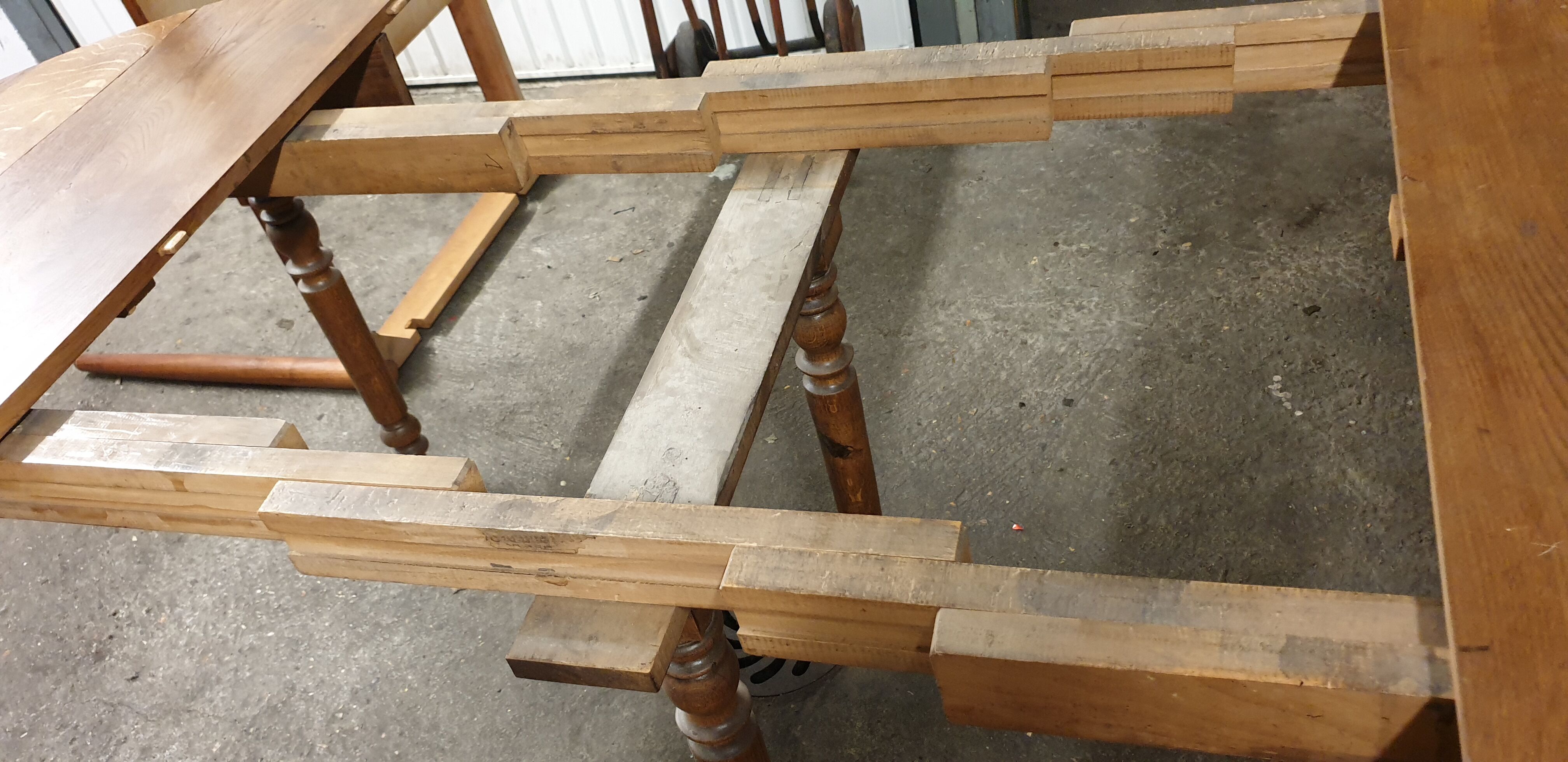 Table 6 feet louis Philippe on wooden wheels