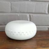 Mebel Clam ashtray from the 1970s by Alan Fletcher in white.