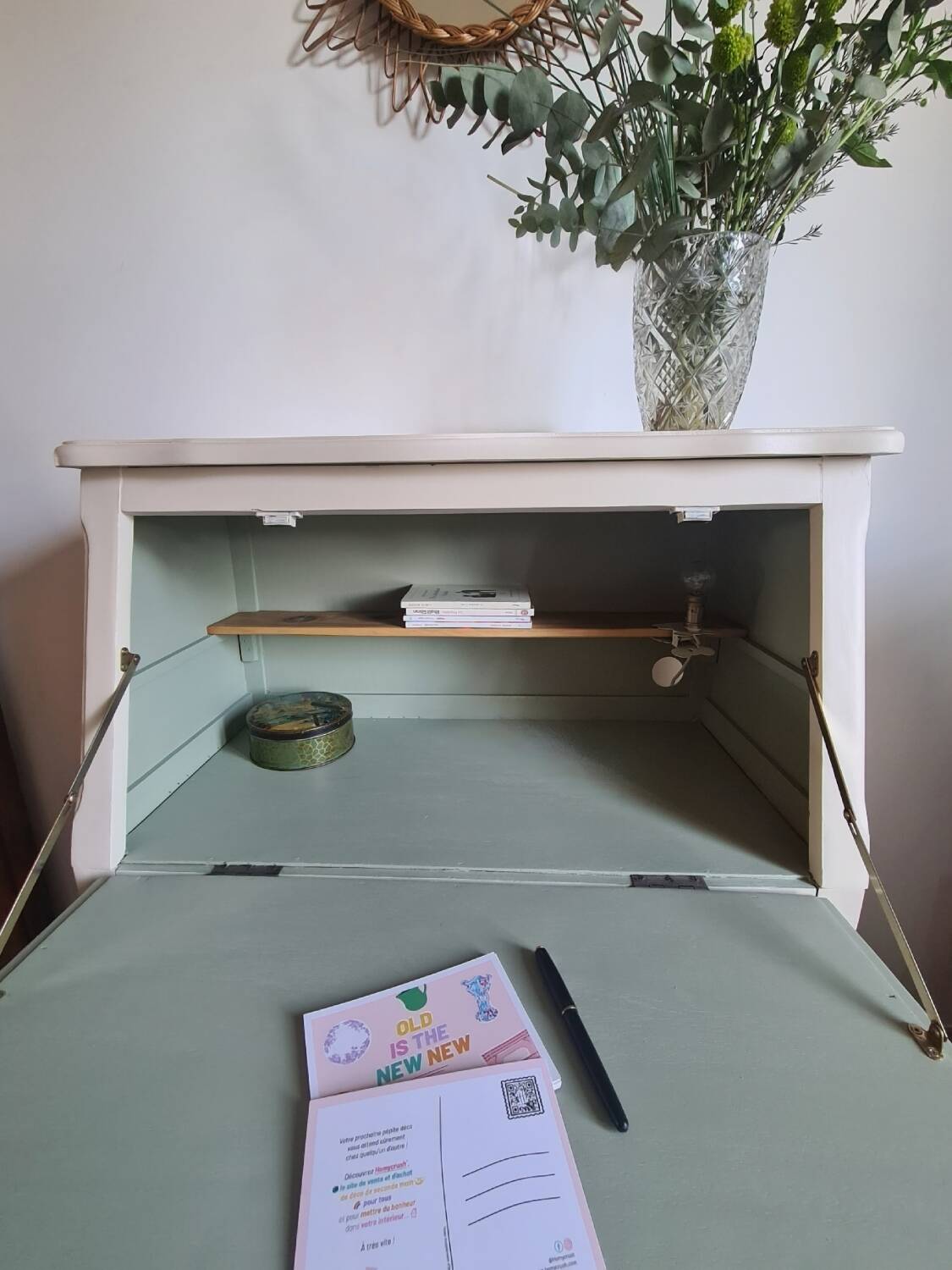 Restored secretary, 1980s