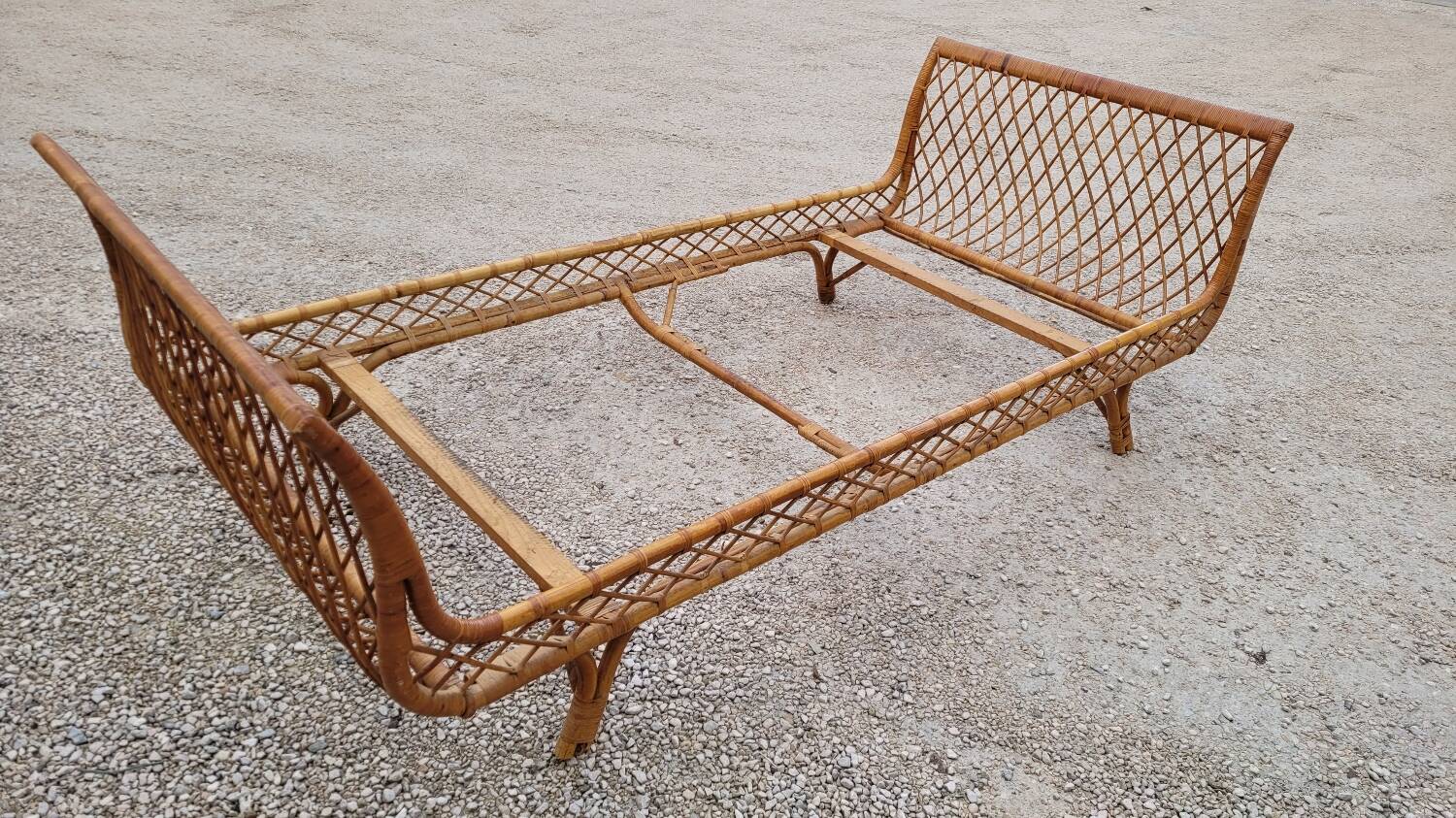Vintage rattan daybed in basket shape - 1950s