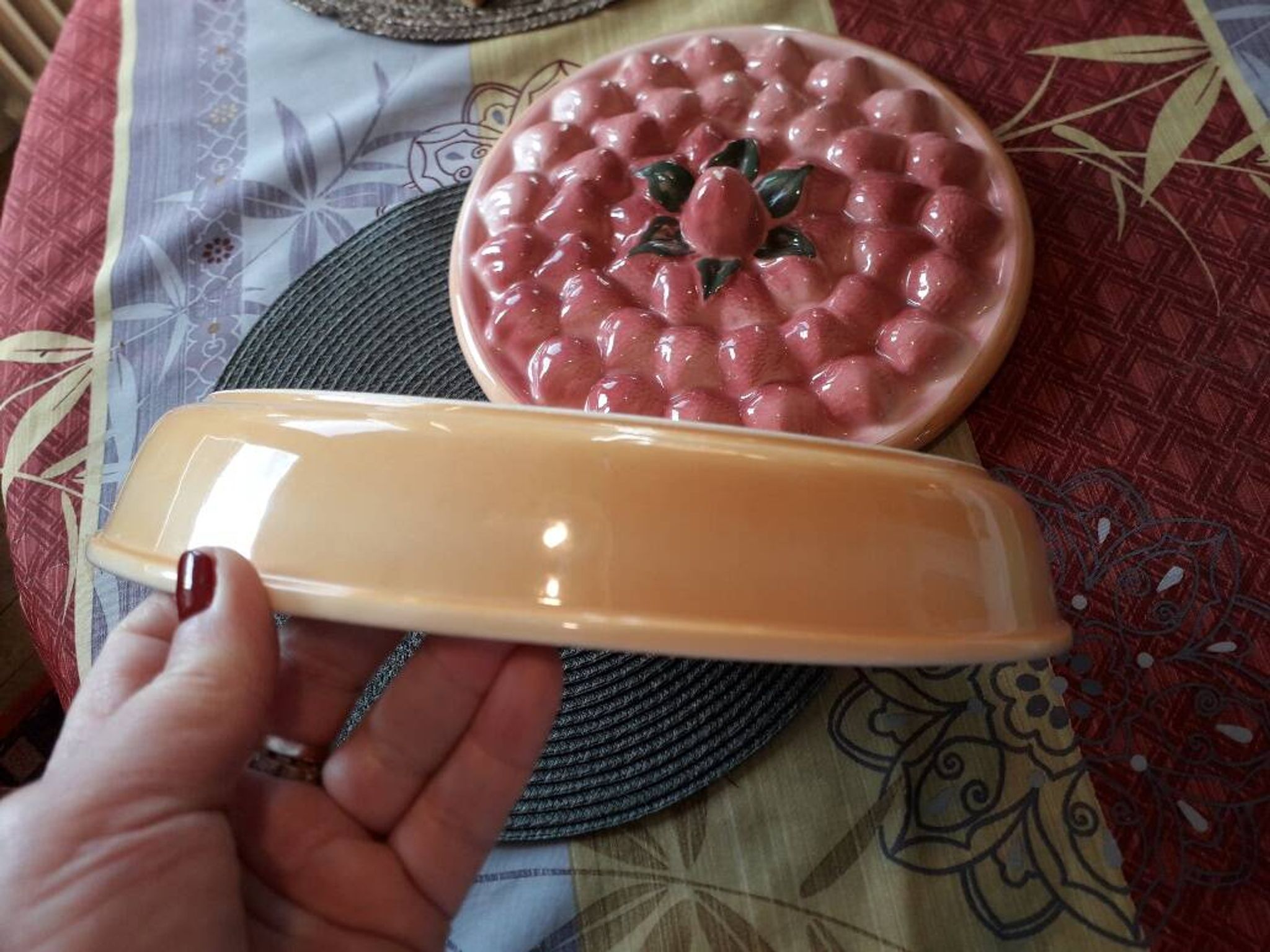 Vintage dessert plate in glazed ceramic with strawberry design, 1950s-1970s.