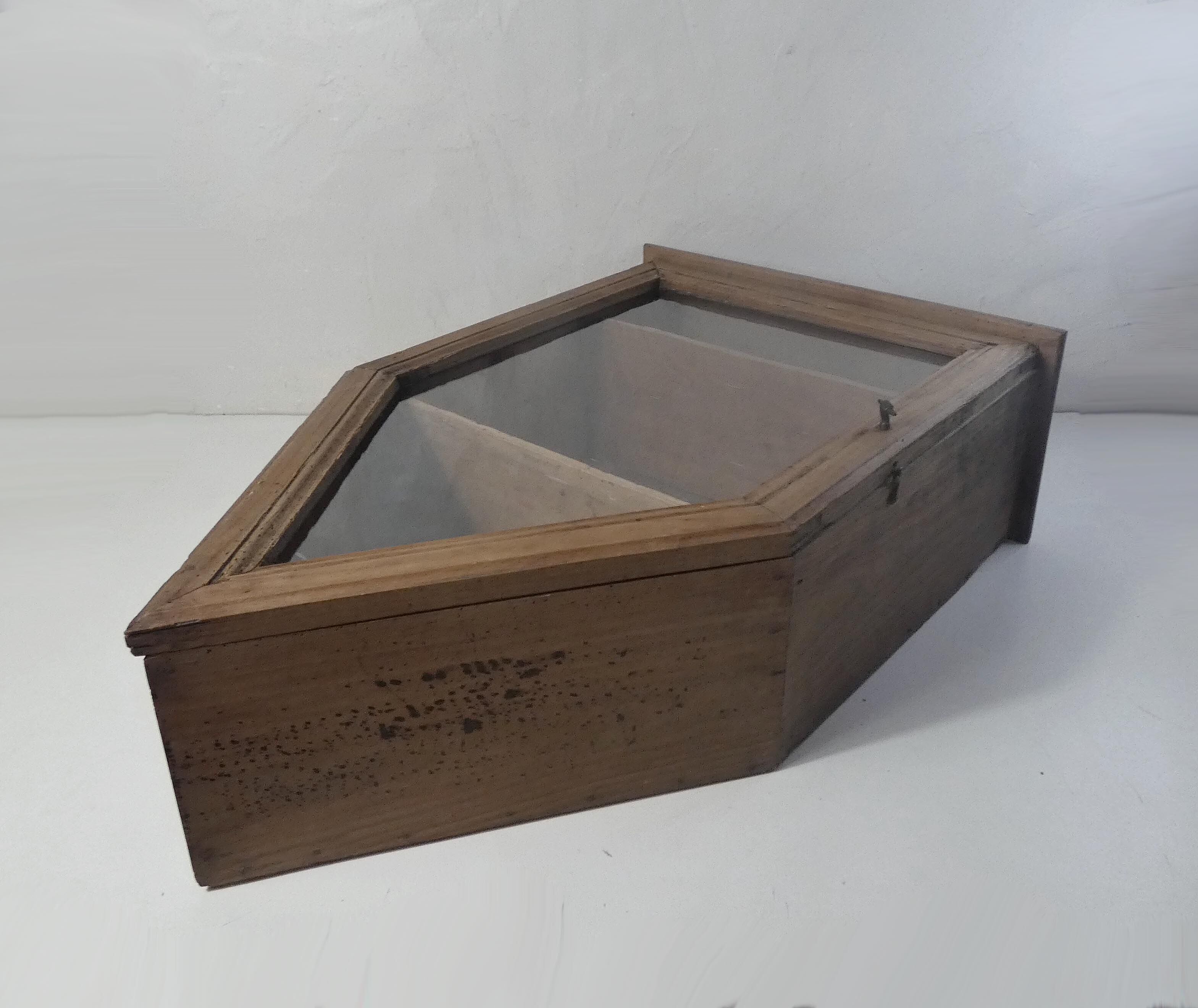 Old niche shelf with glazed statue