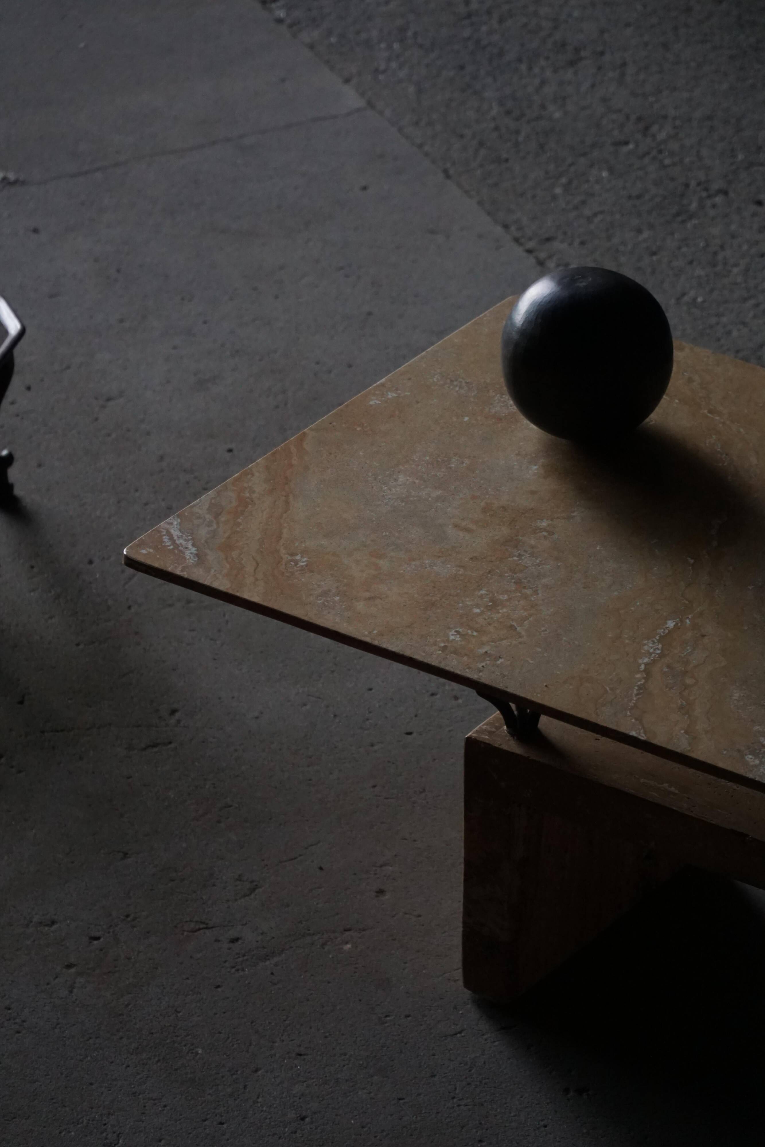 Mid-century rectangular marble coffee table, made in Italy, 1970s.