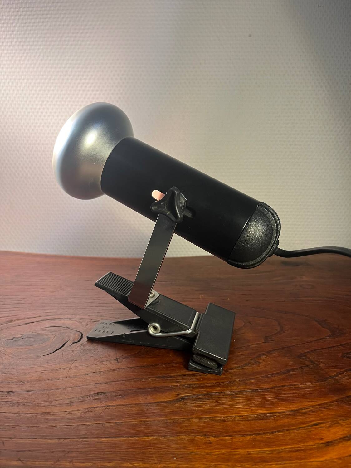 Spotlight to fix or clamp Italy year 80