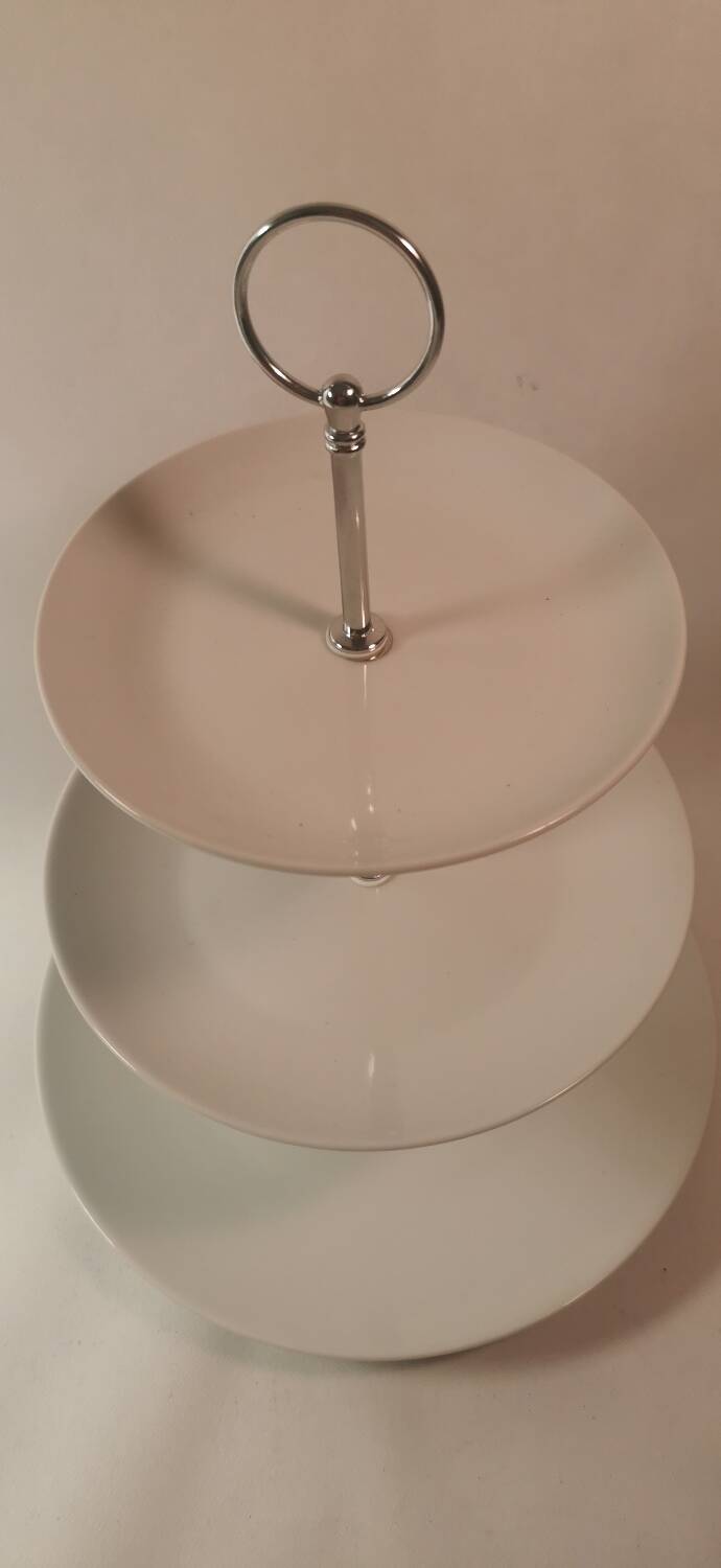 Mute Servant / 3 Tier Cake Display