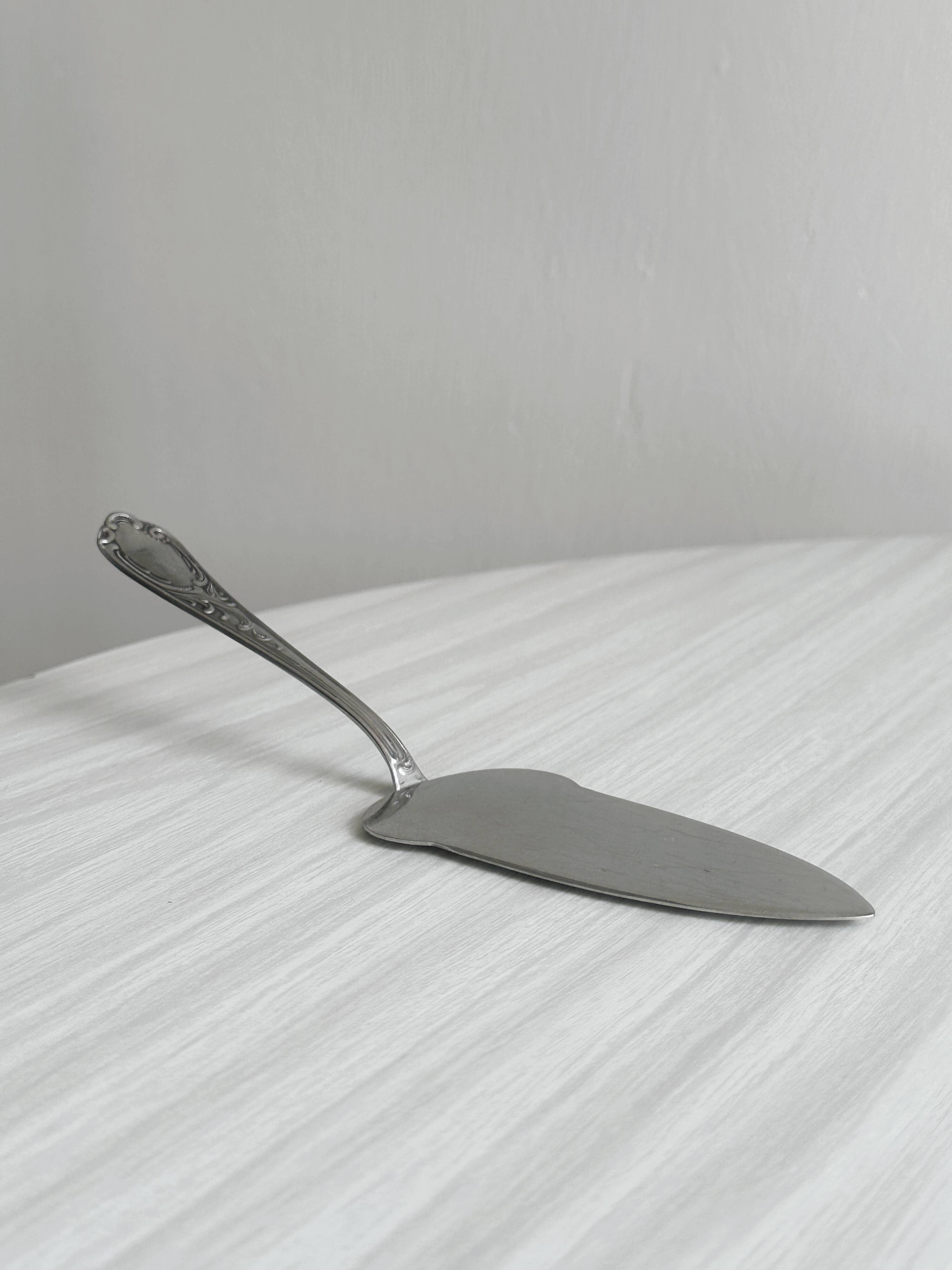 Silver metal cake server Louis XV 1818 Polida.