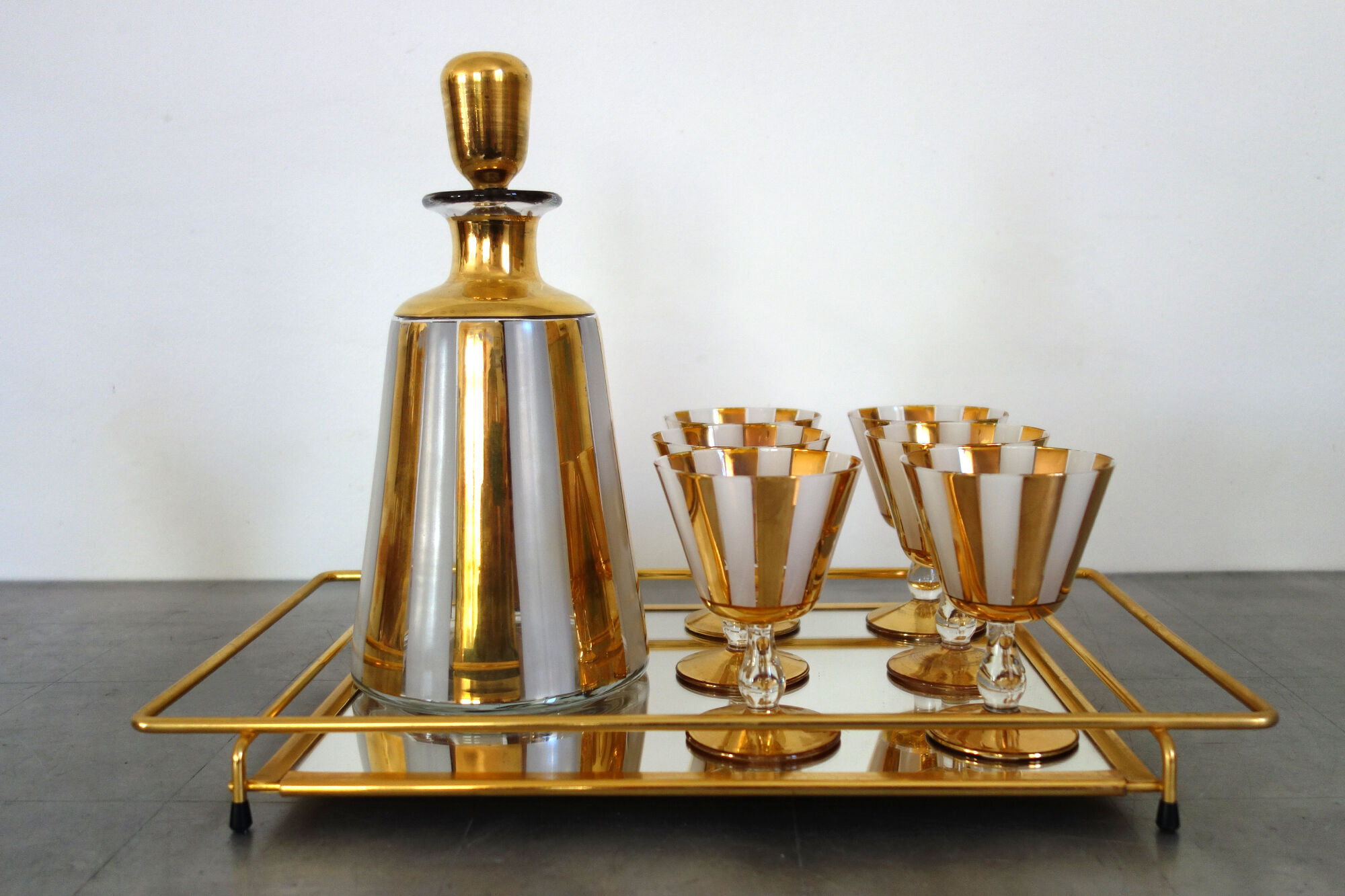 Vintage aperitif liqueur service