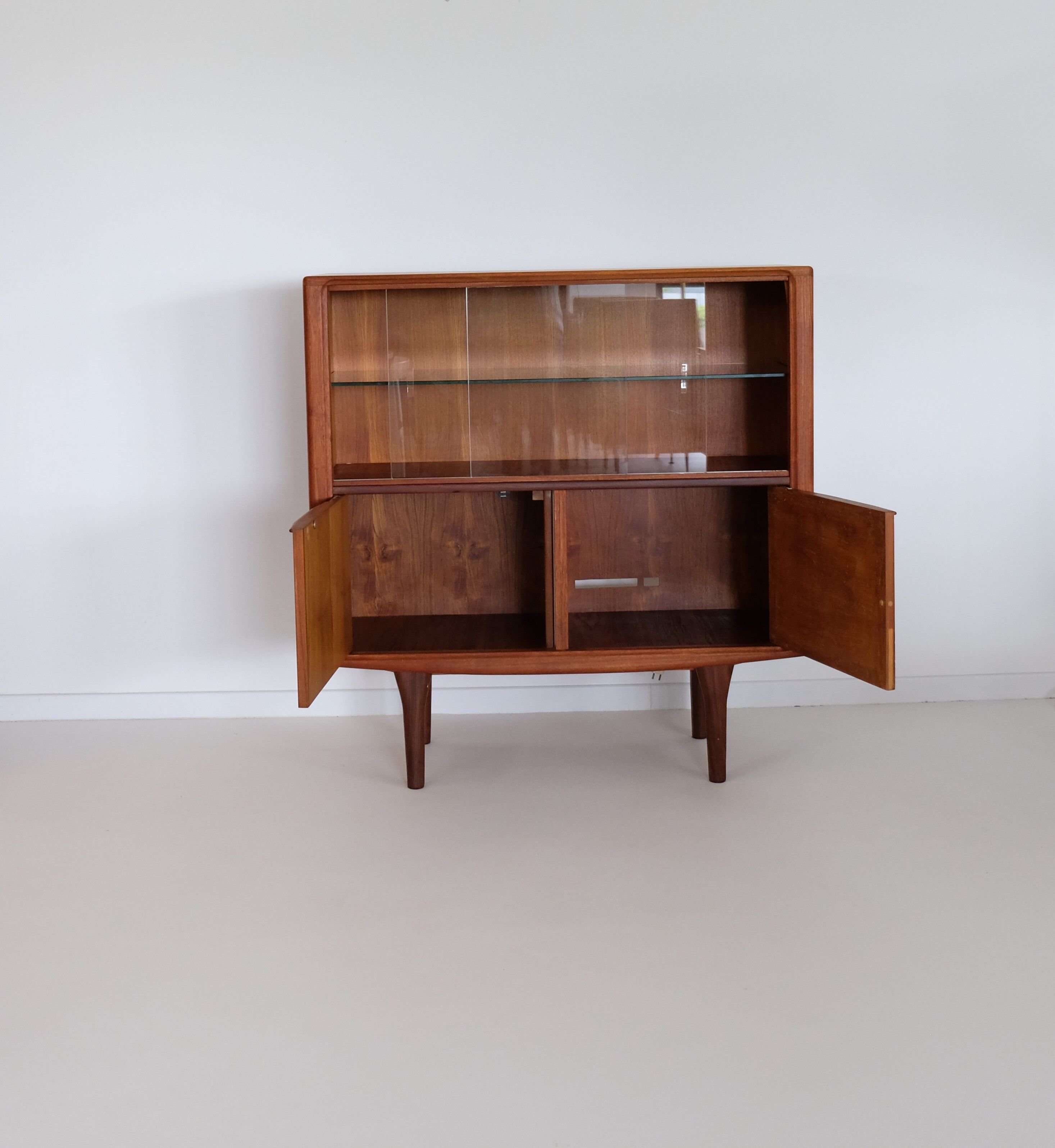 Teak showcase 60s