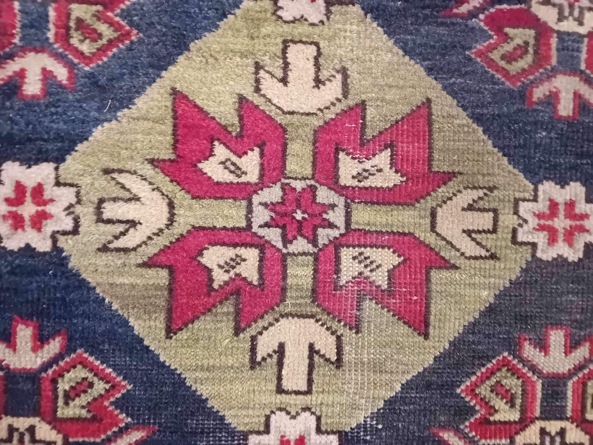 Handmade Indo-Caucasian rug 180x120cm