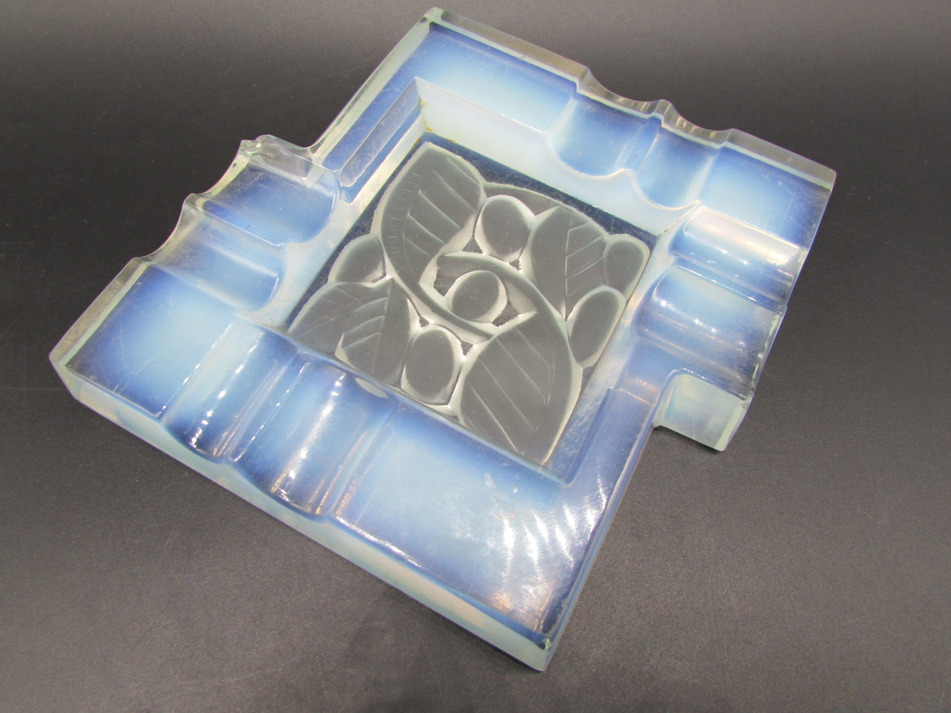 Art-deco opalescent glass ashtray A. Hunebelle