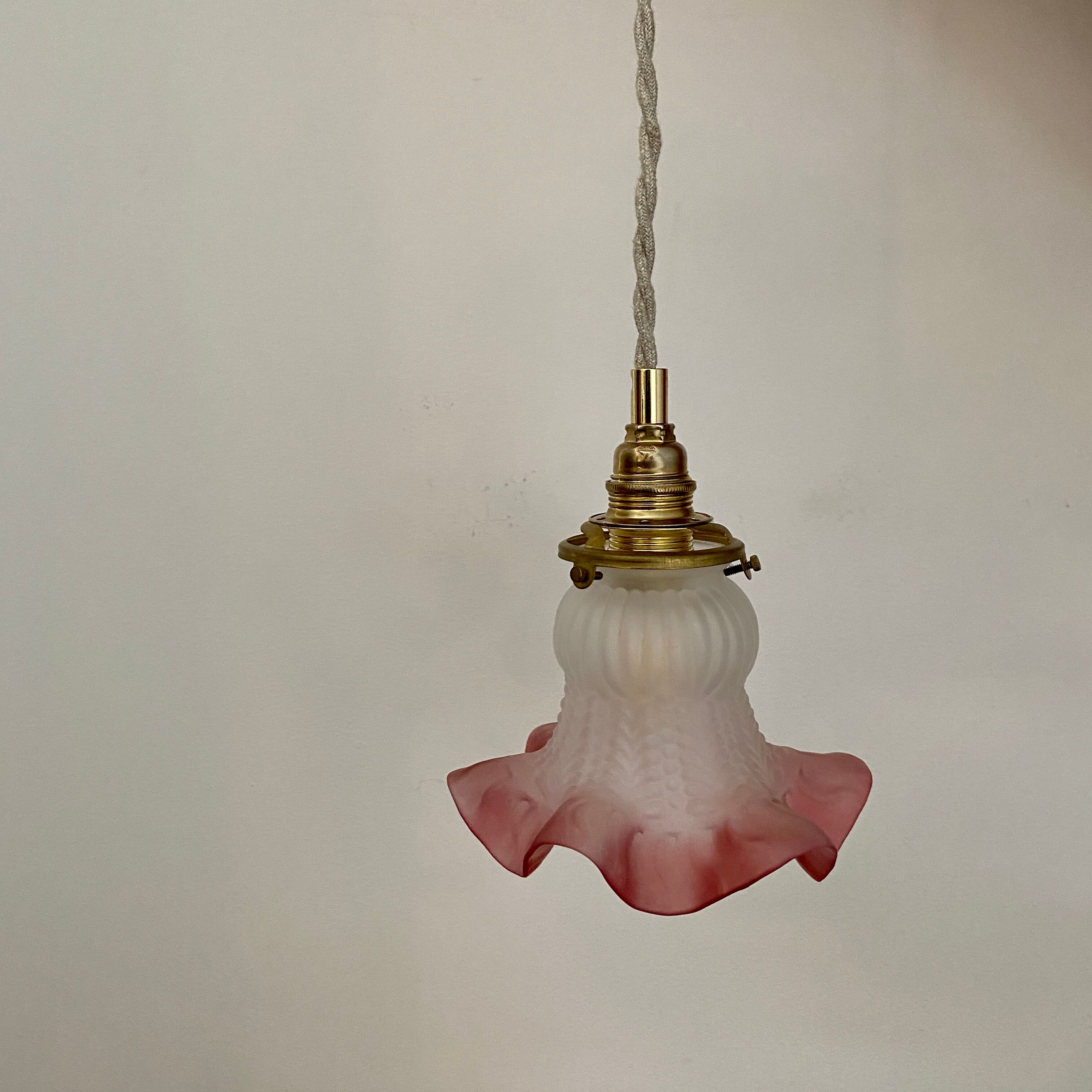 Vintage tulip ride in pink and white frosted glass