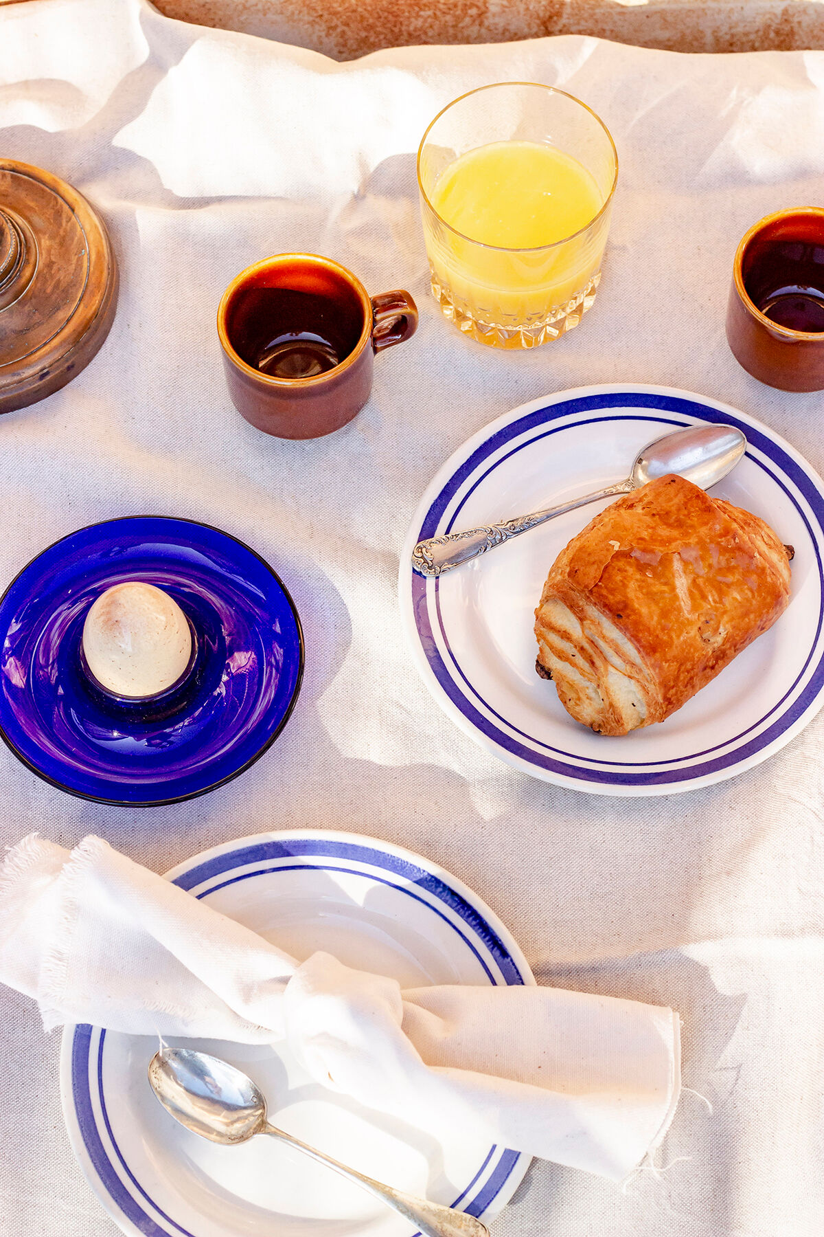 5 assiettes à dessert liseré bleu