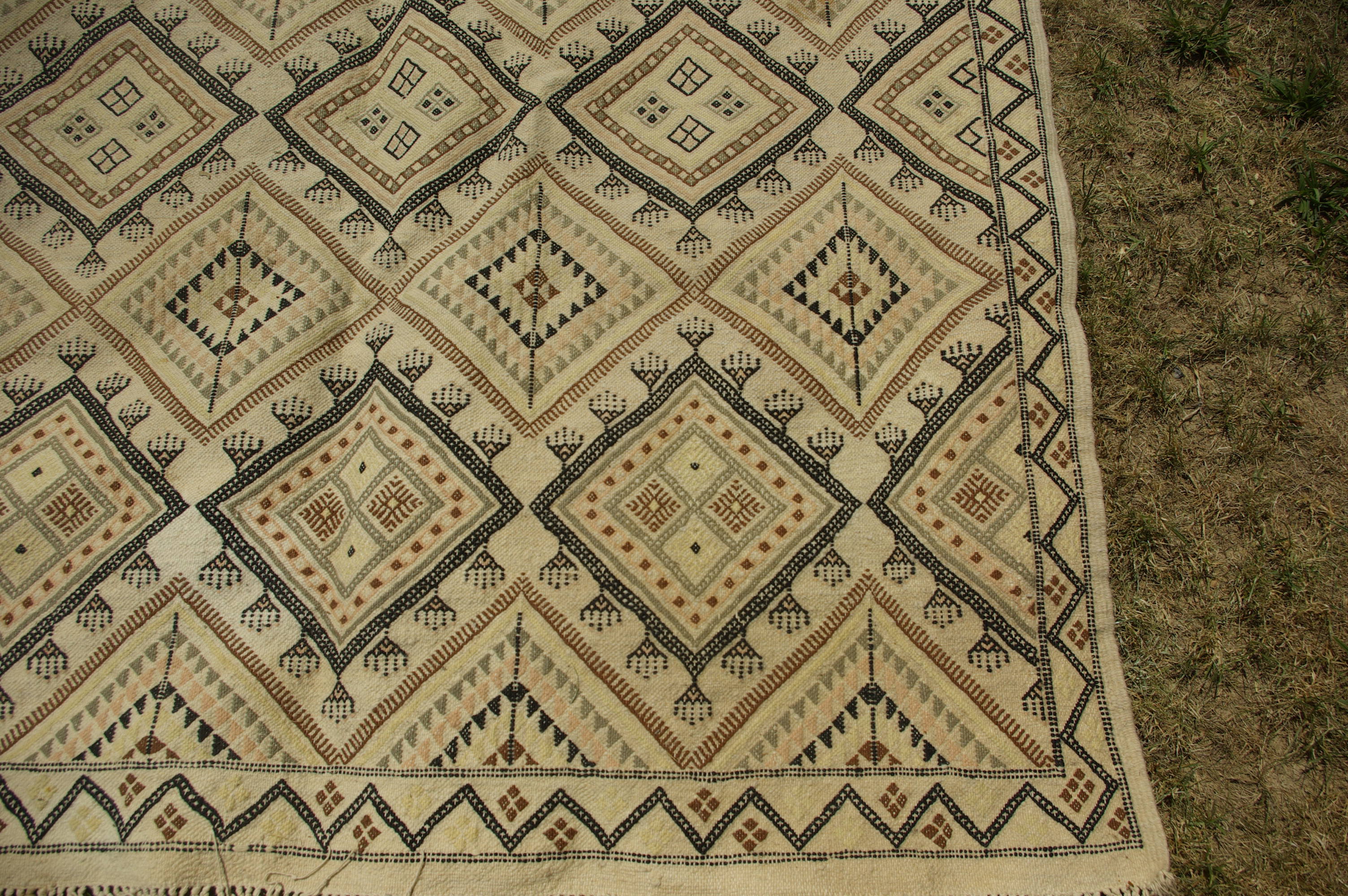 Tunisian carpet 335 cm x 225 cm