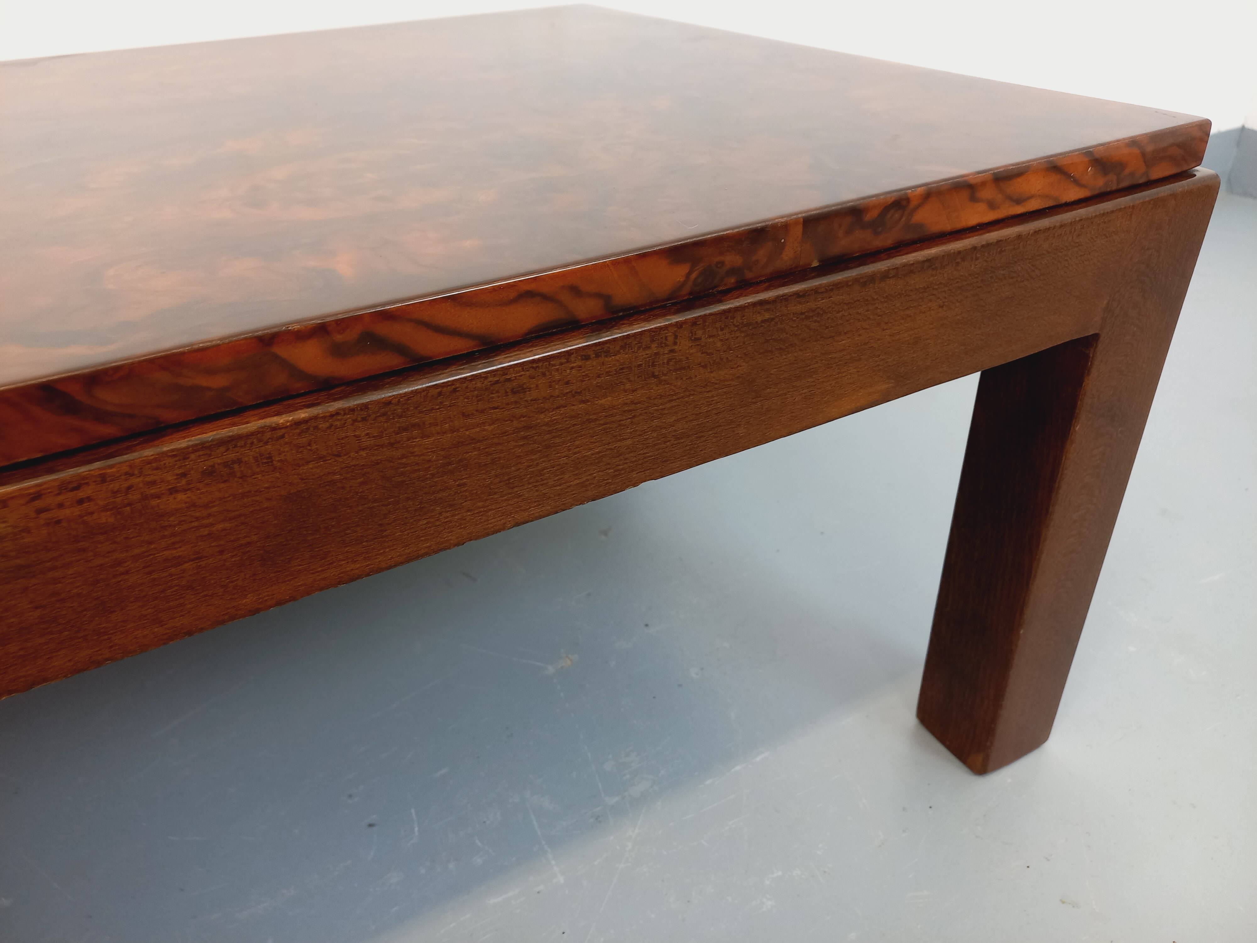 Table basse rectangulaire vintage en orme et loupe d’orme des années 70