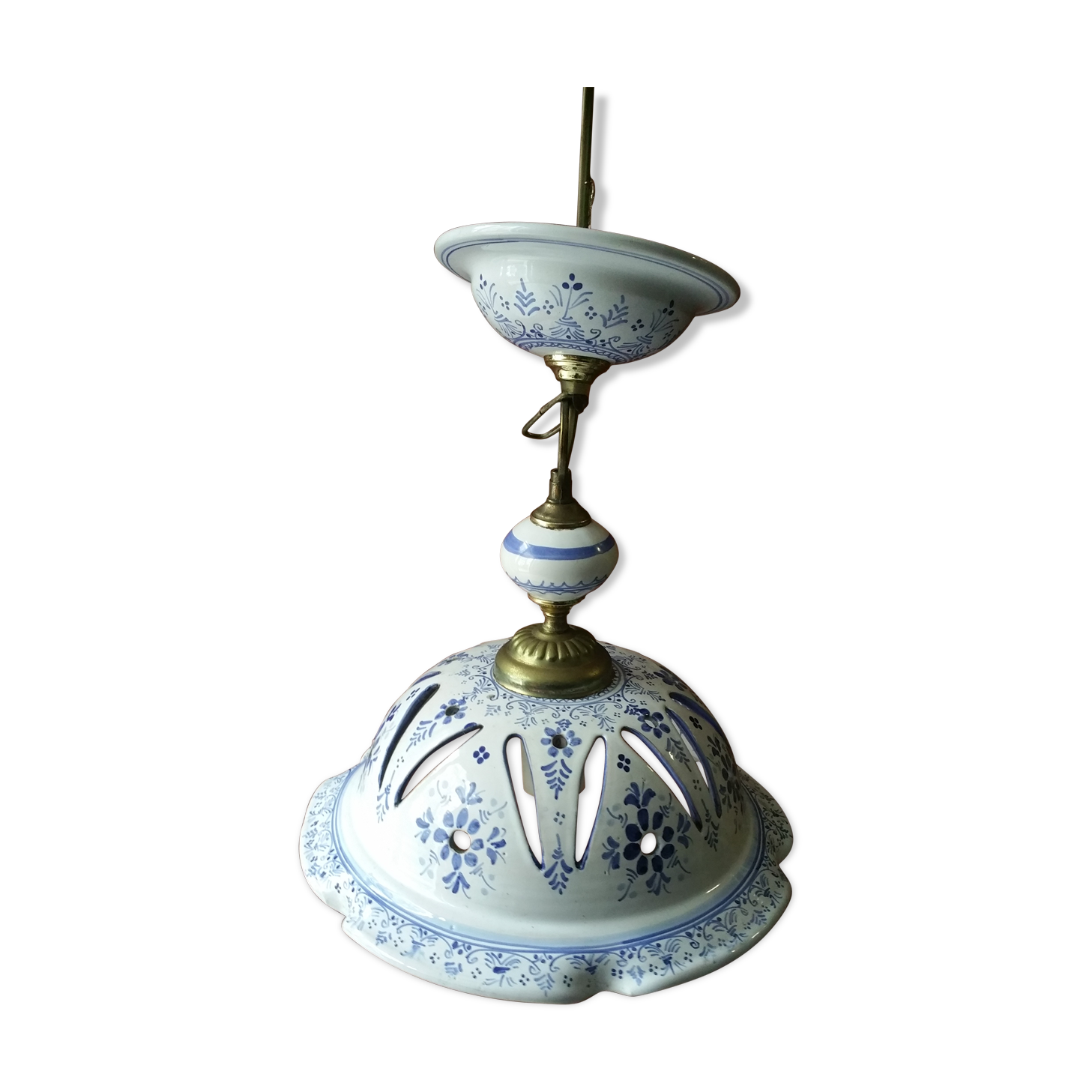 Suspension in earthenware