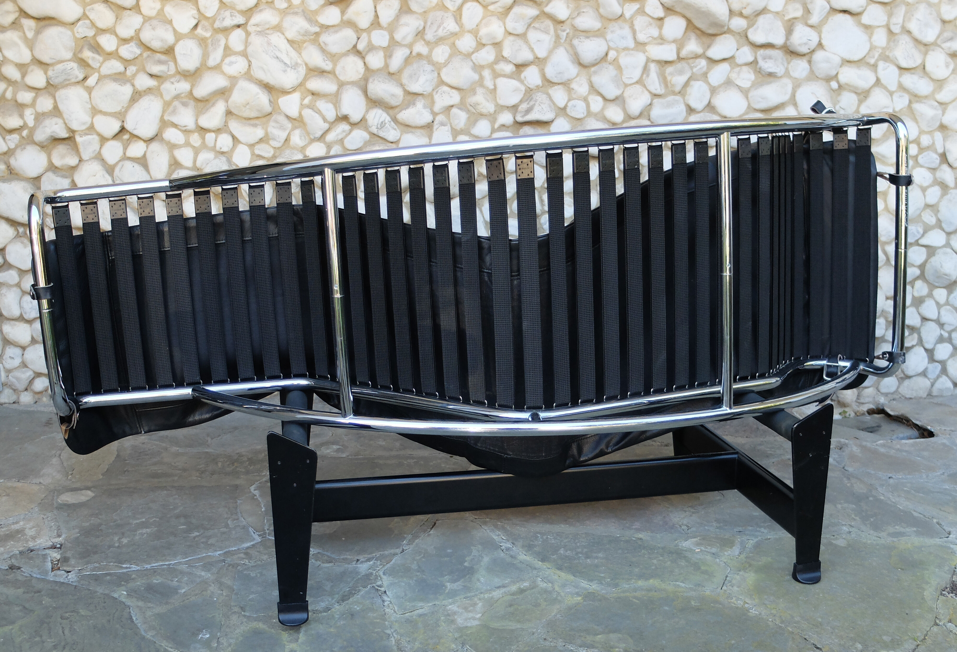 Chaise-longue LC4 par Le Corbusier Perriand Jeanneret pour Cassina