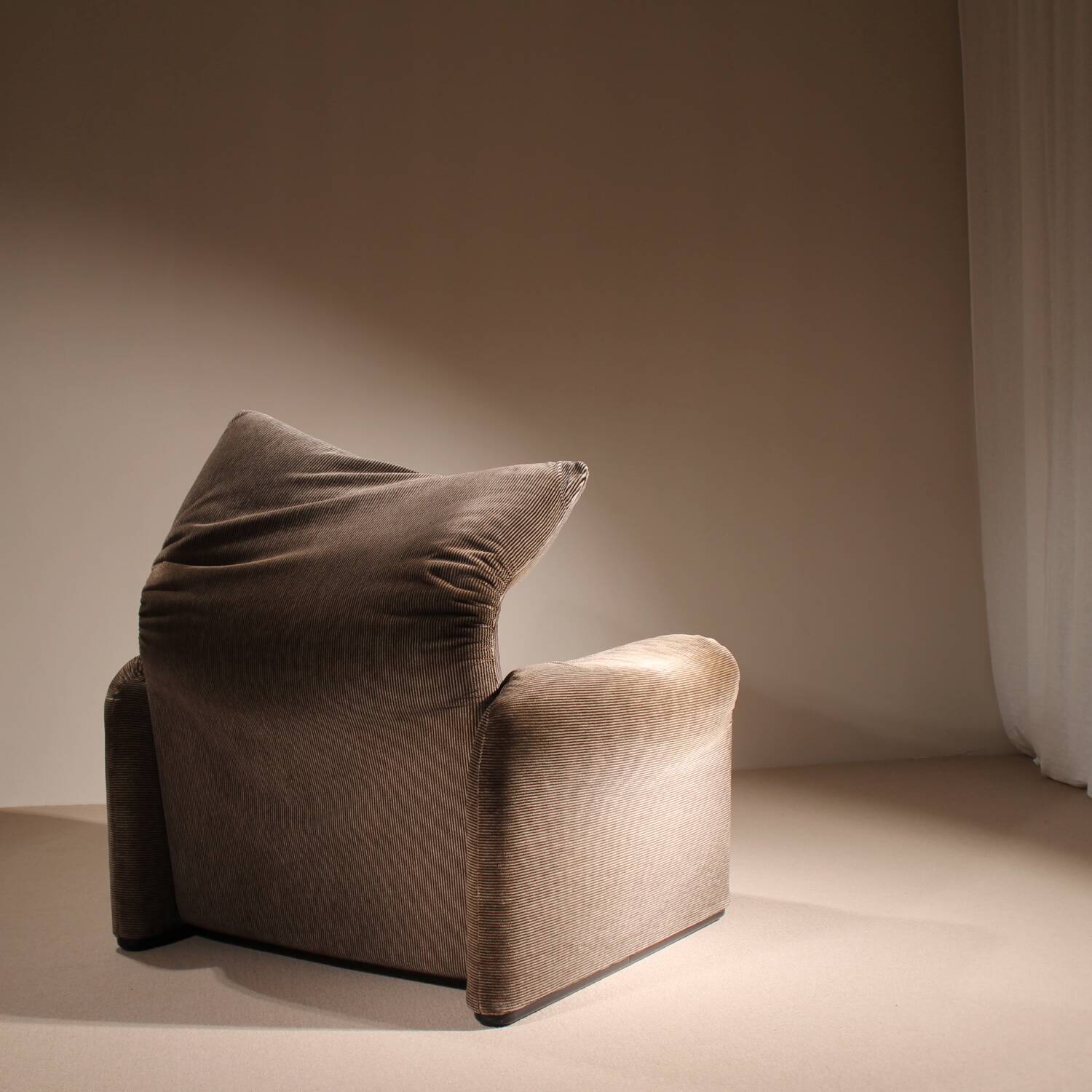 Lounge Chair & Ottoman ‚Maralunga‘ by Vico Magistretti for Cassina