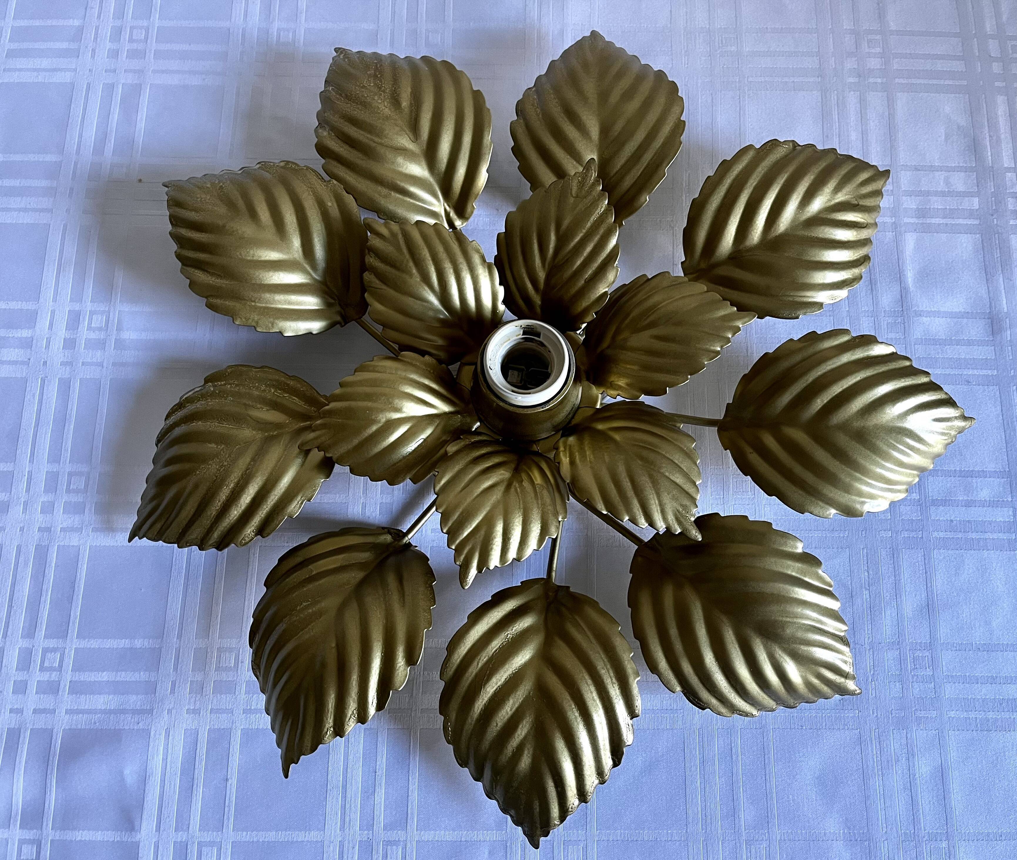 Wall lamp or ceiling lamp golden flower