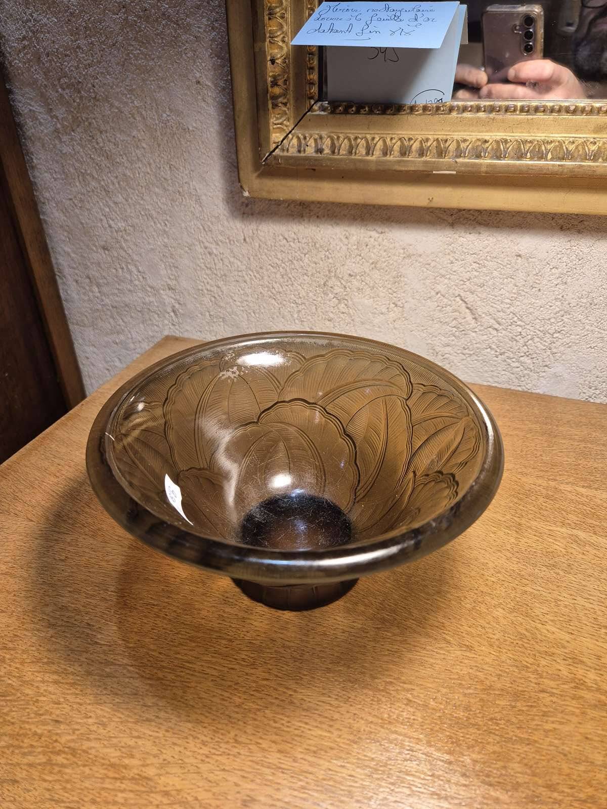 Smoked glass bowl from the Art Deco period, signed Pierre D'Avesn