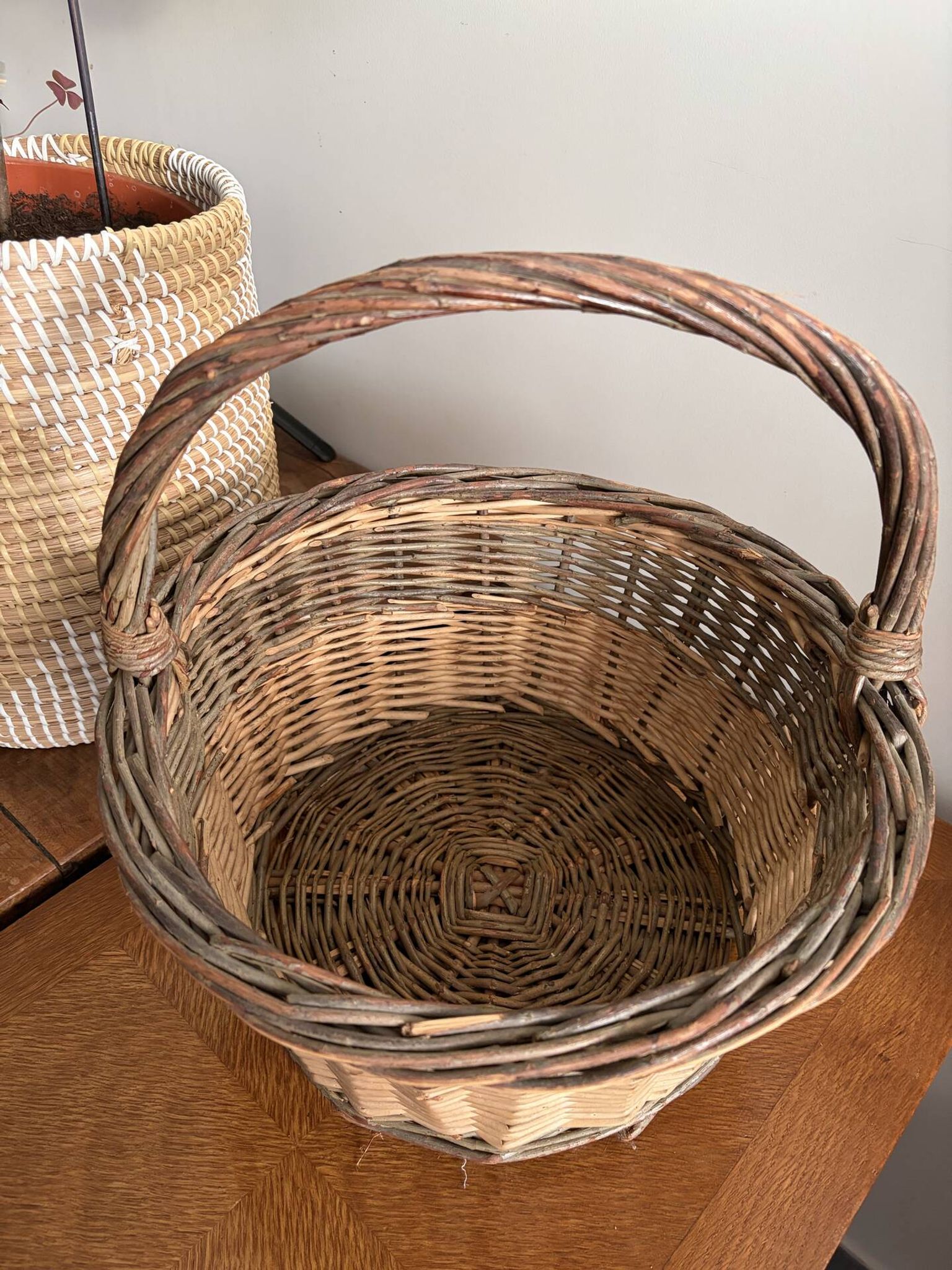 Panier osier tressé vintage , grande anse