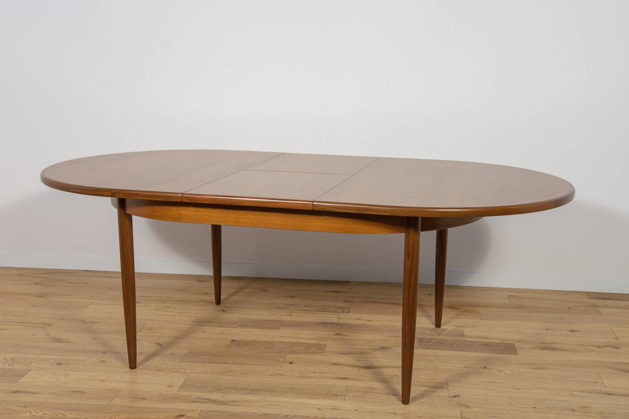 Mid-century oval teak dining table from G-Plan, 1960s