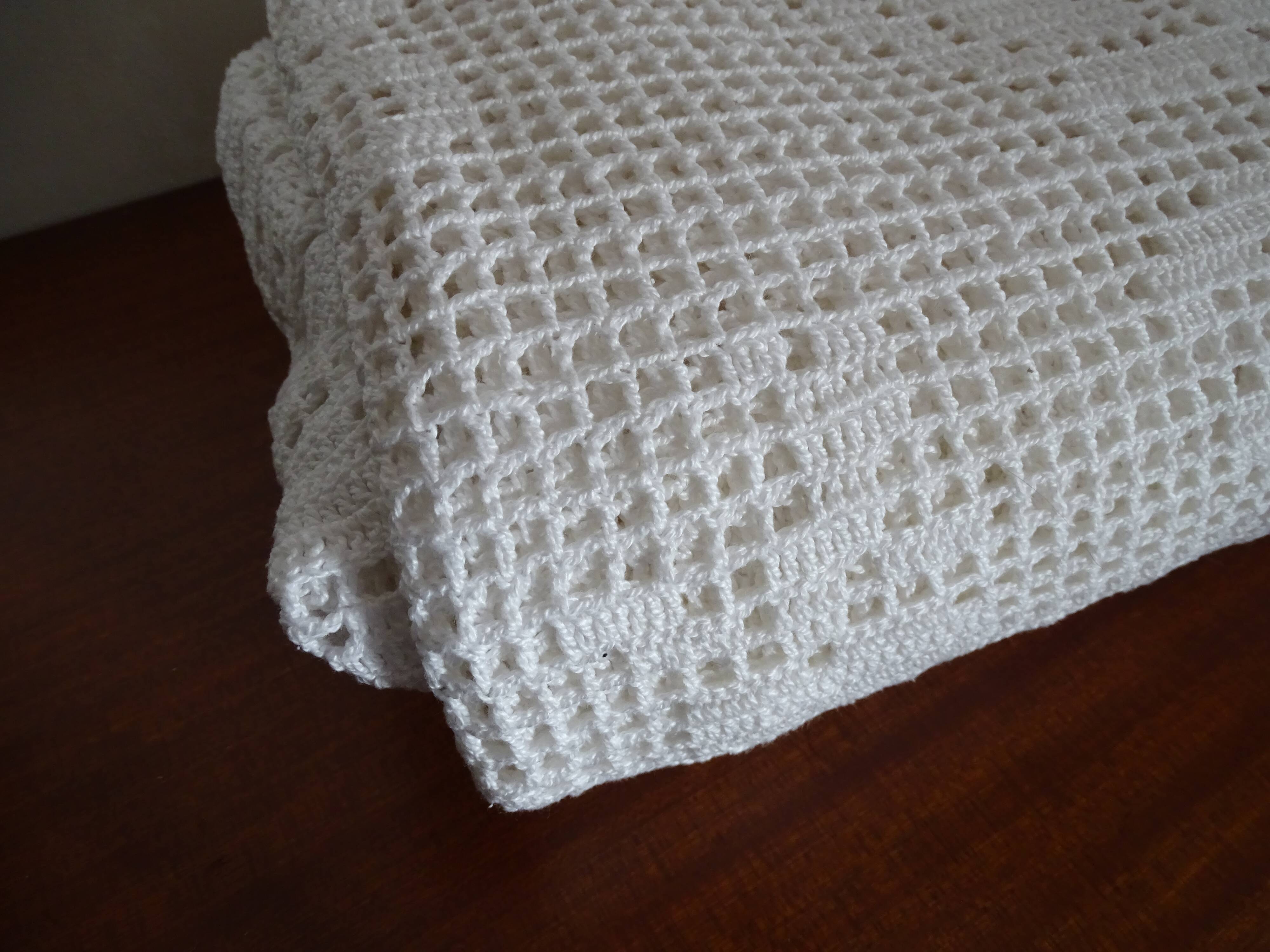 Antique crochet bed cover 240 x 190 cm