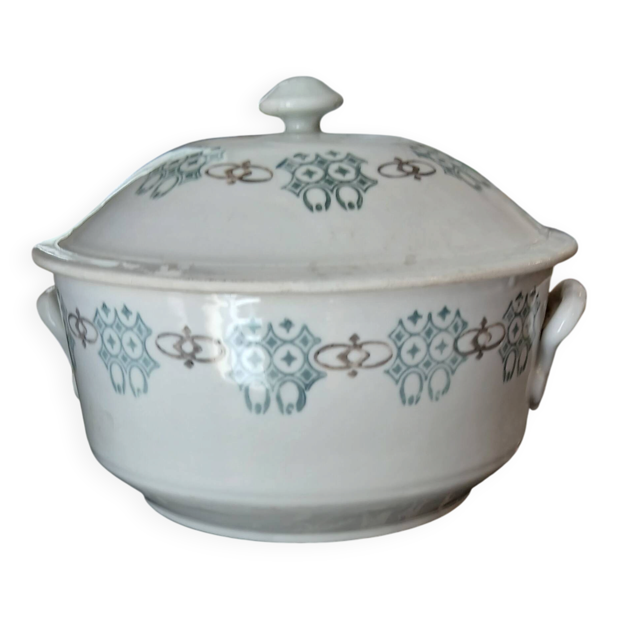 Soup tureen, vegetable dish