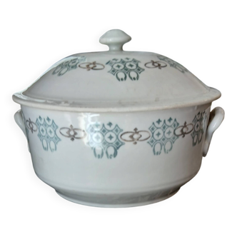 Soup tureen, vegetable dish