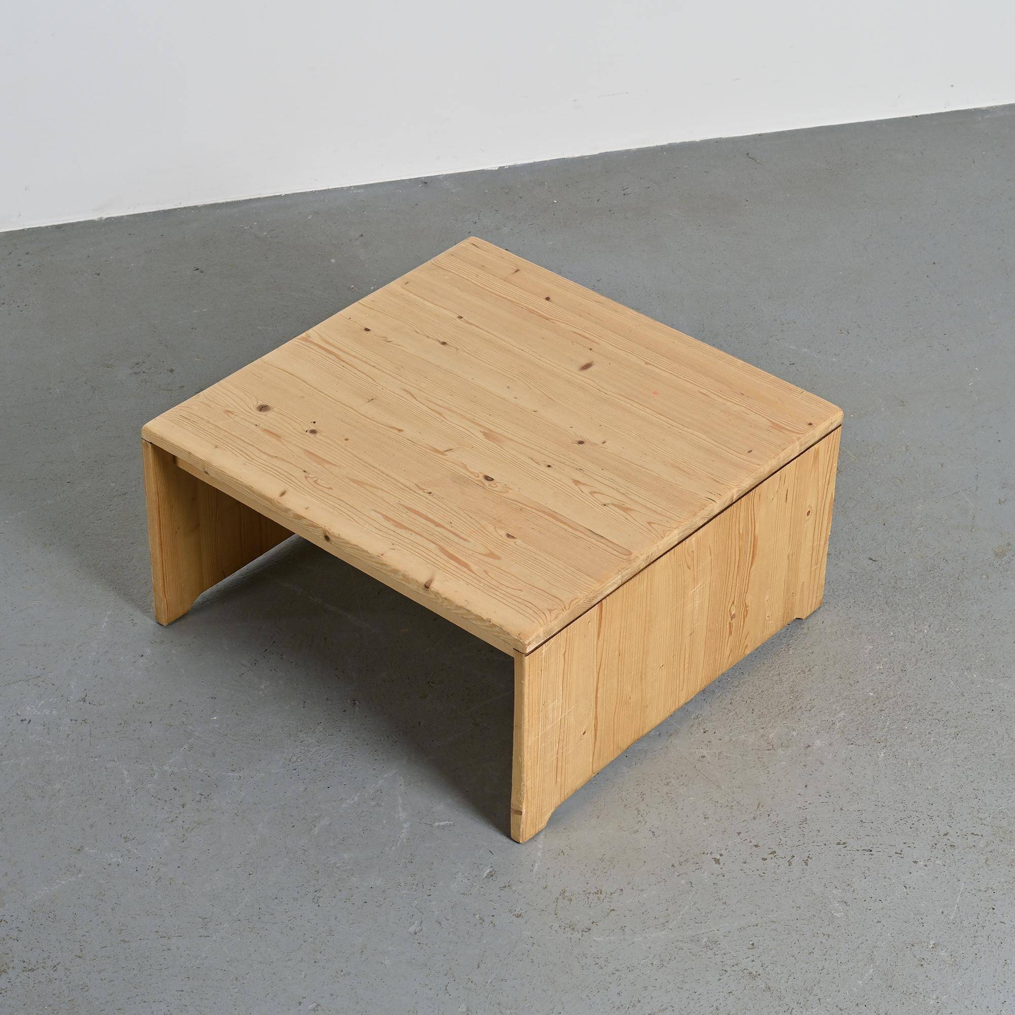 Solid pine coffee table, Les Arcs 1800.