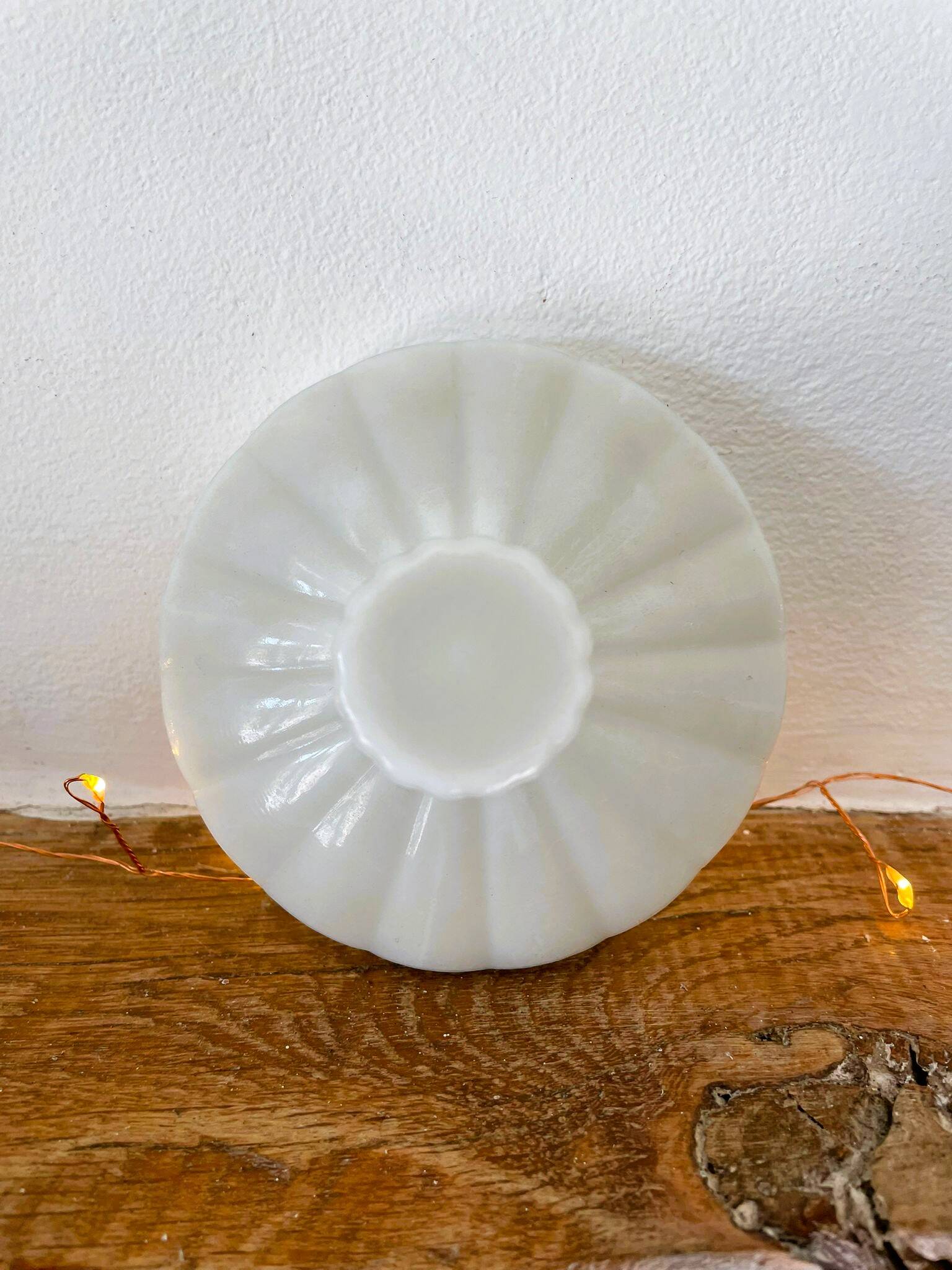 White opaline bonbonnière