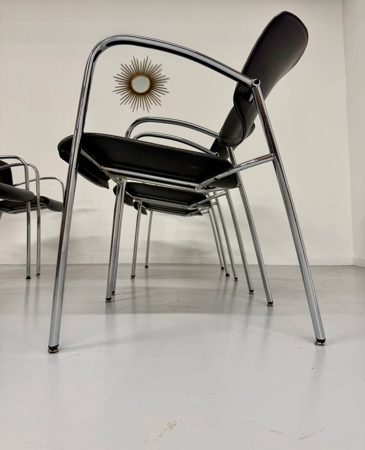 6 black leather and chrome metal chairs Brayton International vintage sa