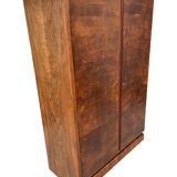Armoire en placage de noyer restaurée d'influence Art Déco, années 1930
