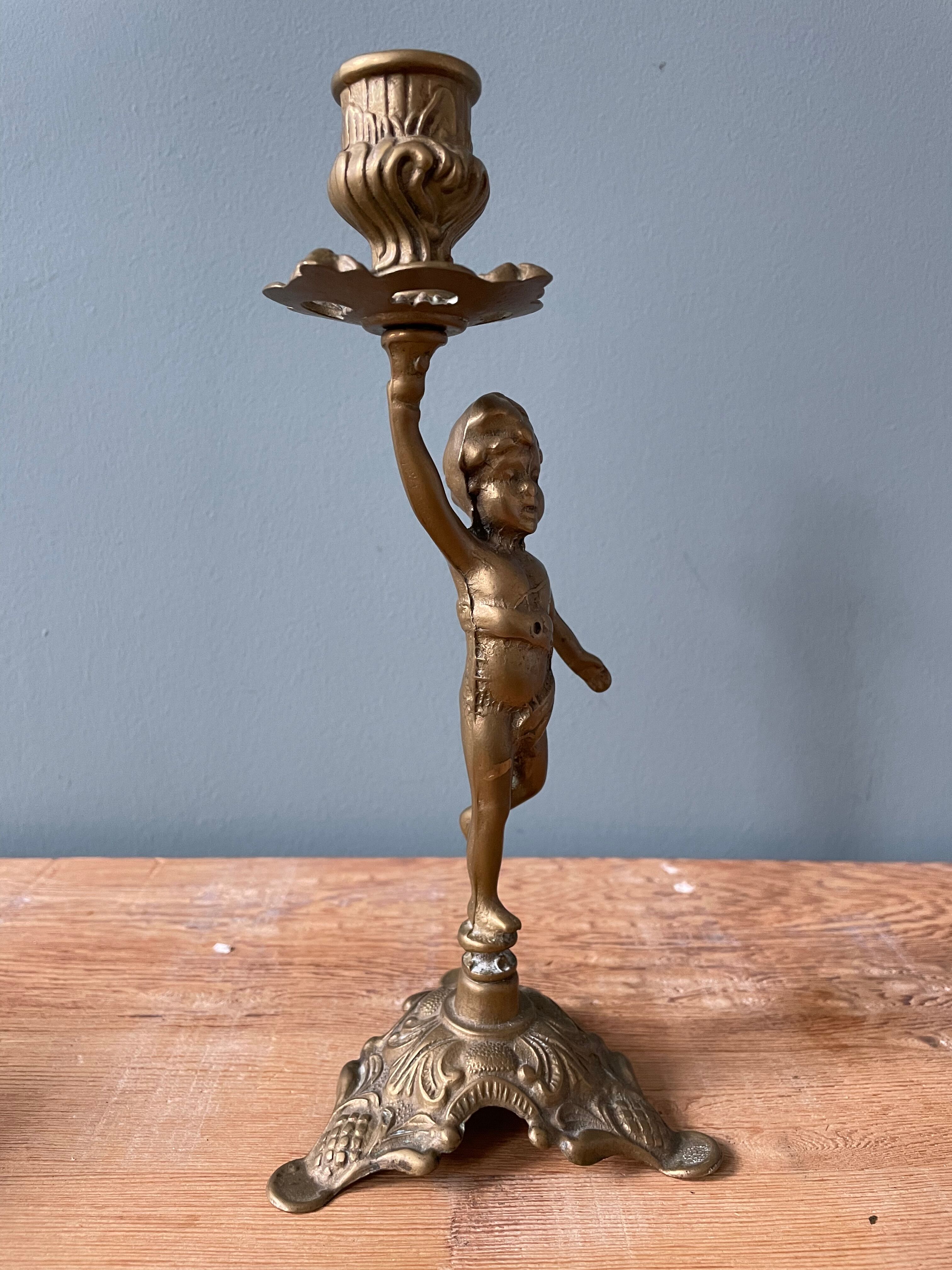 Old candlestick candlestick cherub in bronze