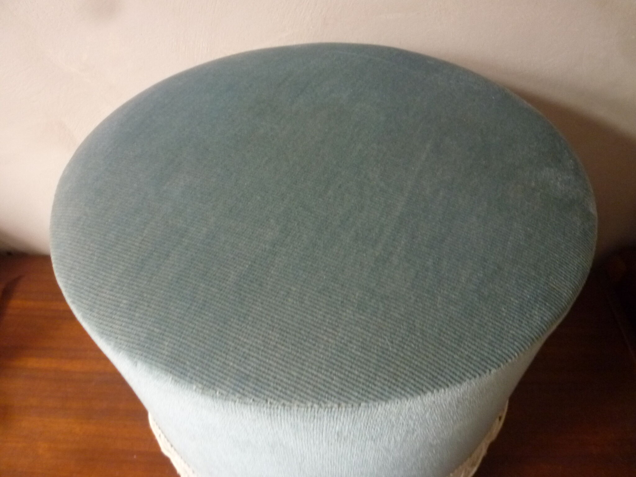 Blue velvet pouf