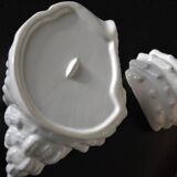 Ceramic box in the shape of a seashell