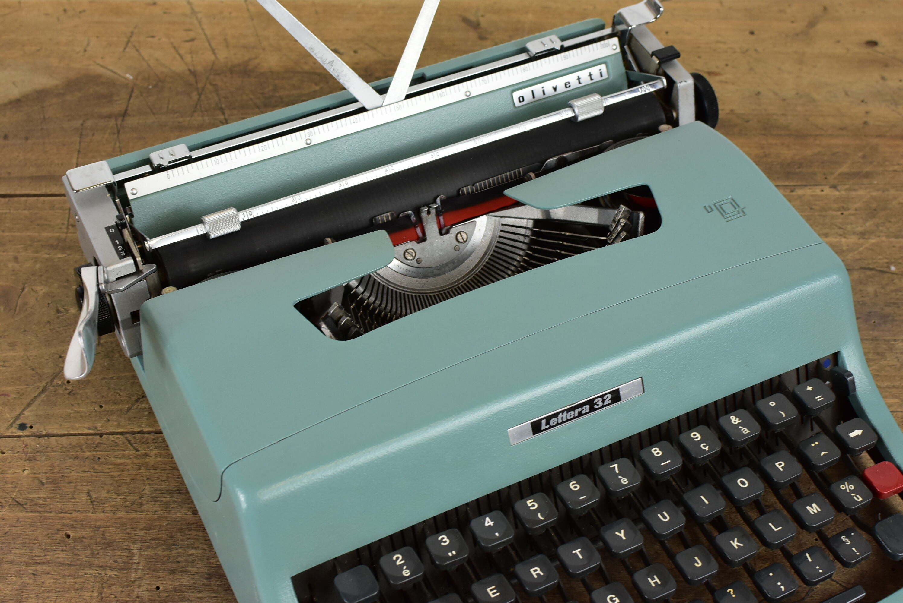Lettera 32 typewriter.