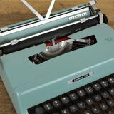 Lettera 32 typewriter.