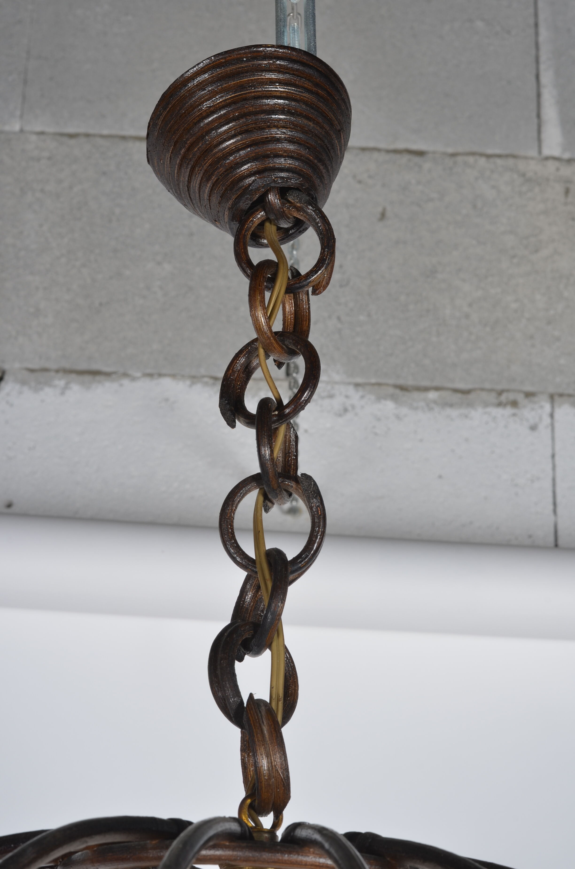 Suspension en rotin noire