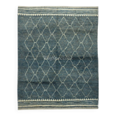 Tapis Tulu berbère marocain fait main moderne en bleu et crème. Options personnalisées disponibles.