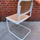 Chaise design Cesca modèle b32 en blanc