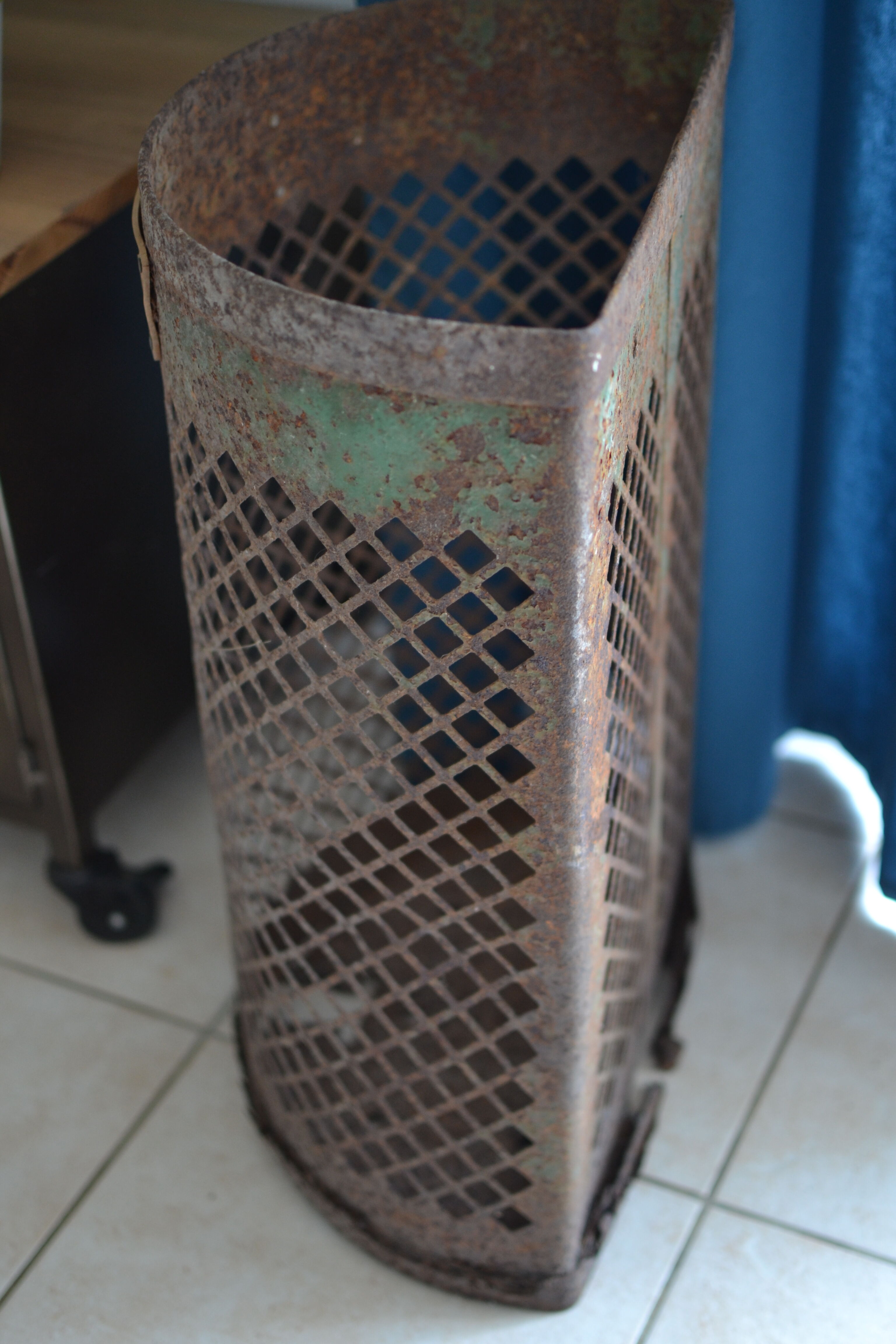 Old paper bin on rue Montrouge