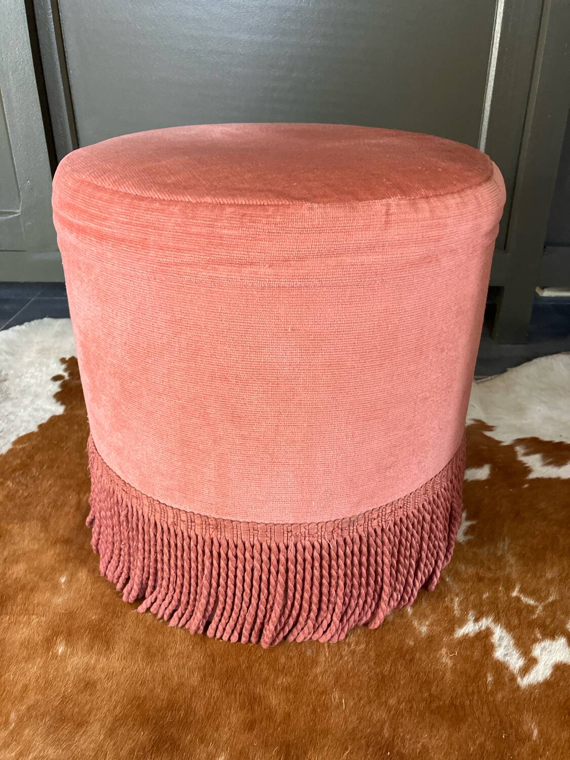 Pink velvet pouf