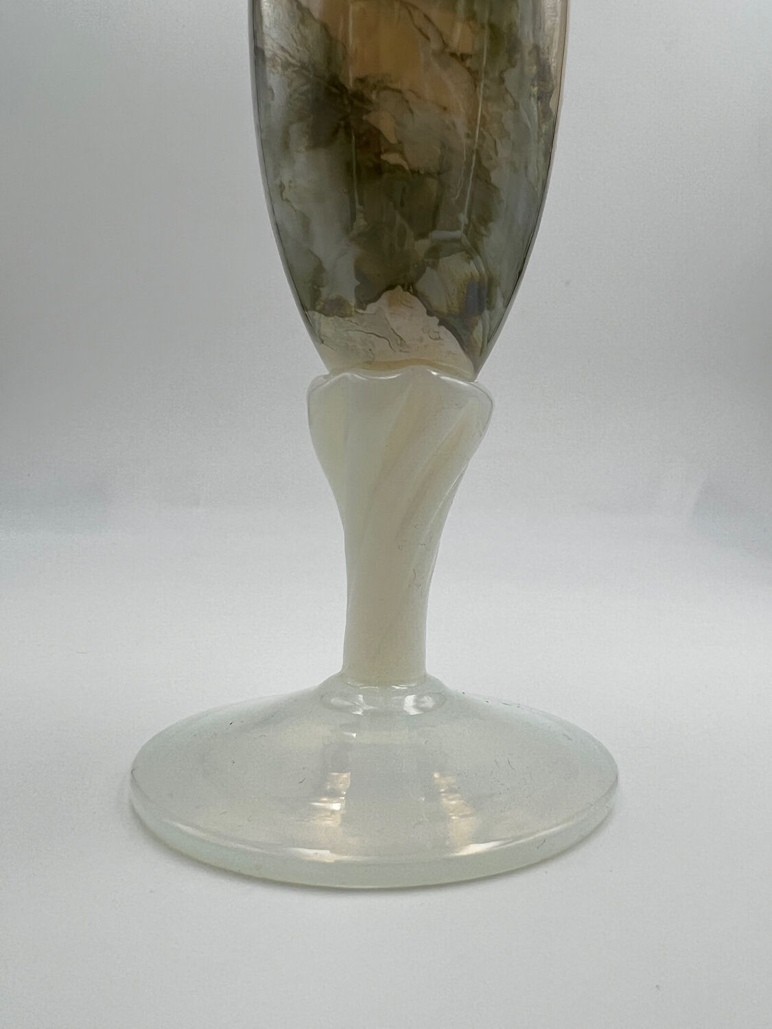 Vase soliflore en opaline