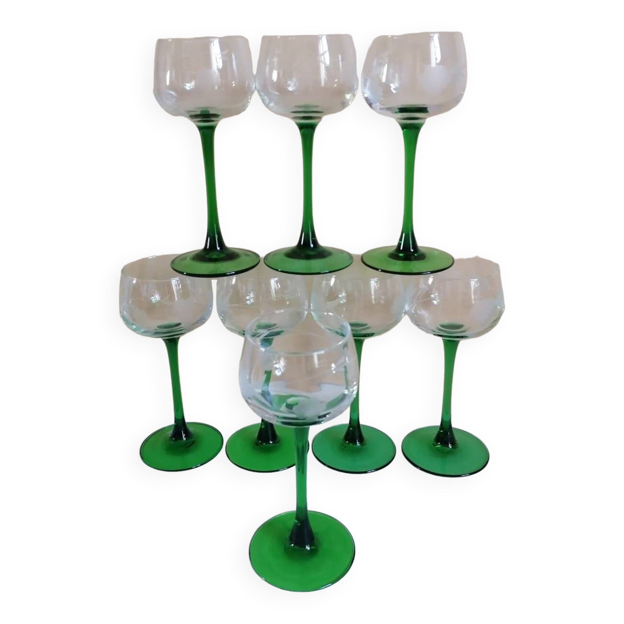 8 Alsace wine glasses with engraved green grape cluster decoration